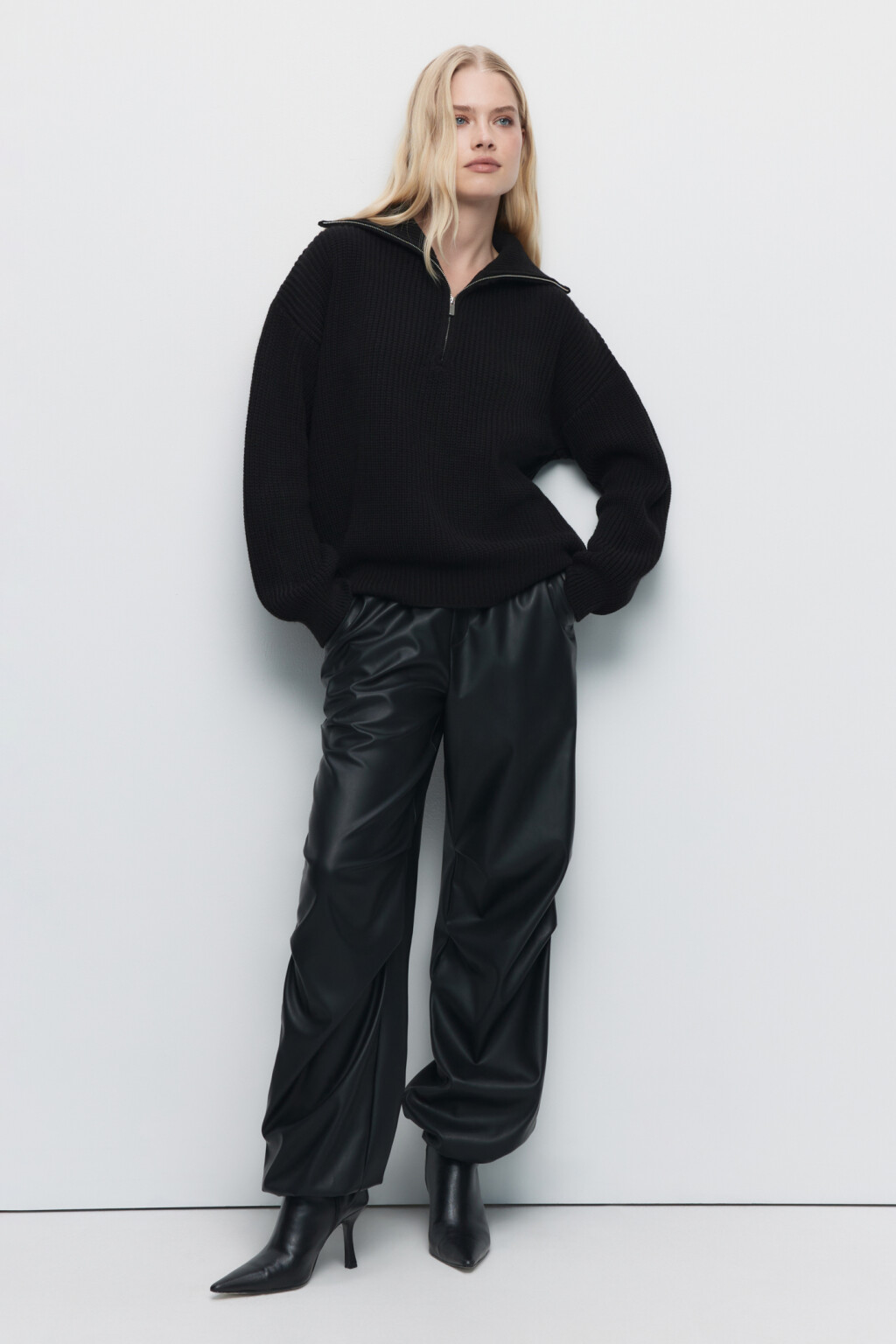 Свитер oversize вязаный с воротником на молнии - цвет черный - 5