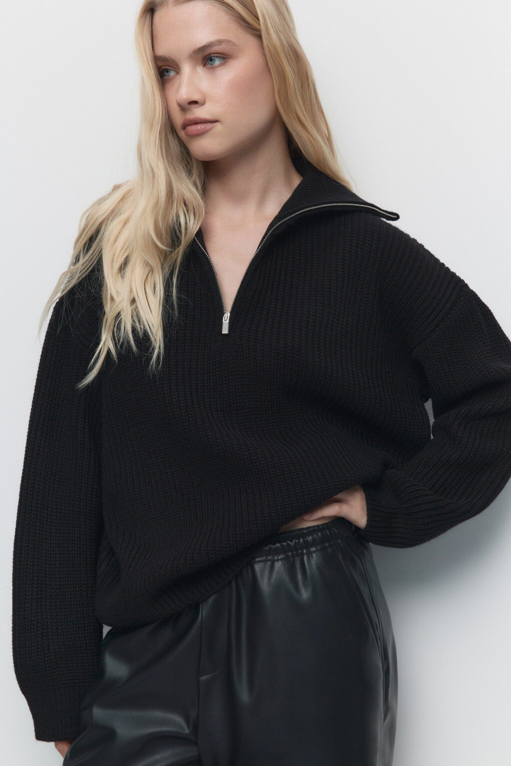 Свитер oversize вязаный с воротником на молнии - цвет черный - 1