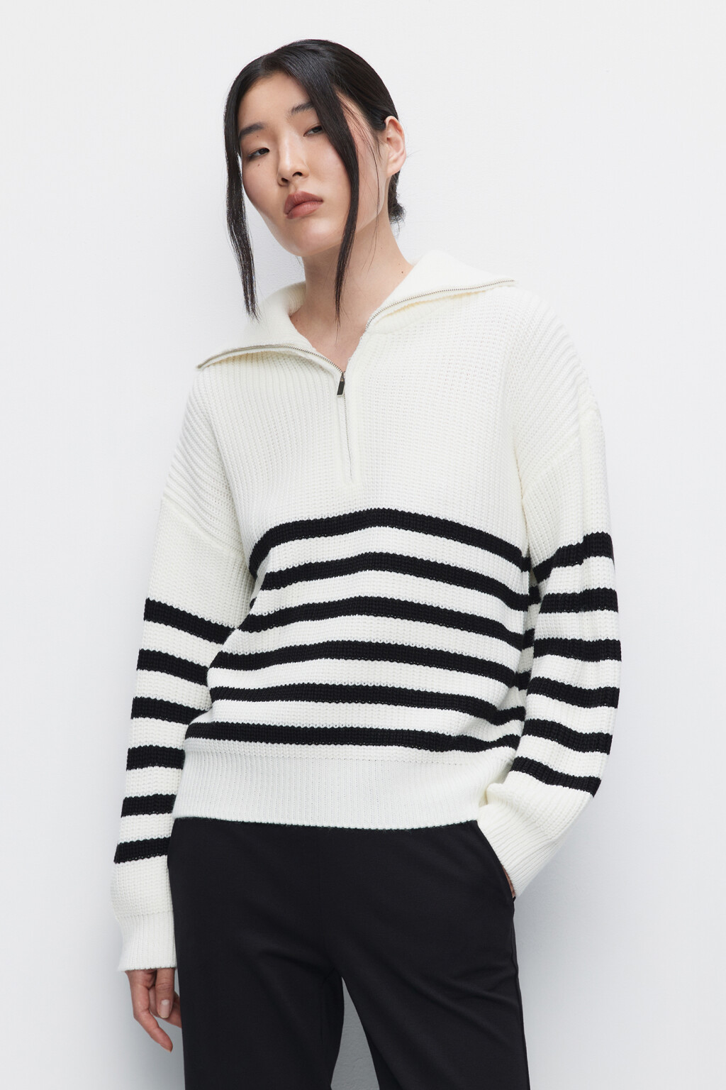 Свитер oversize вязаный с воротником на молнии - цвет белый - 2