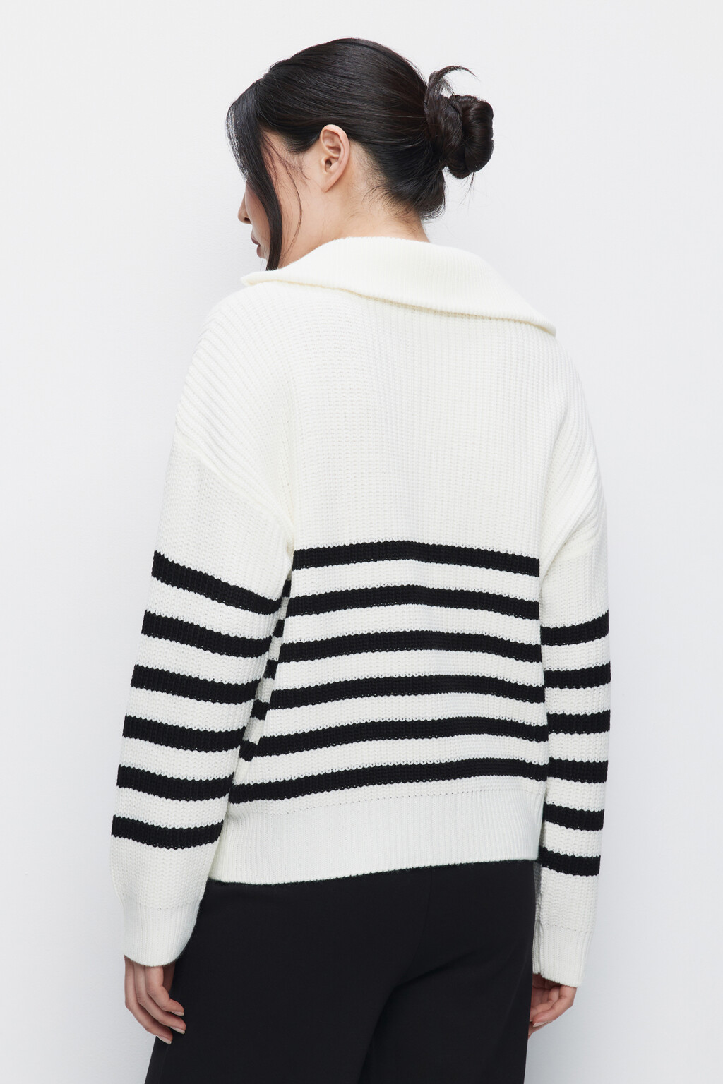 Свитер oversize вязаный с воротником на молнии - цвет белый - 4