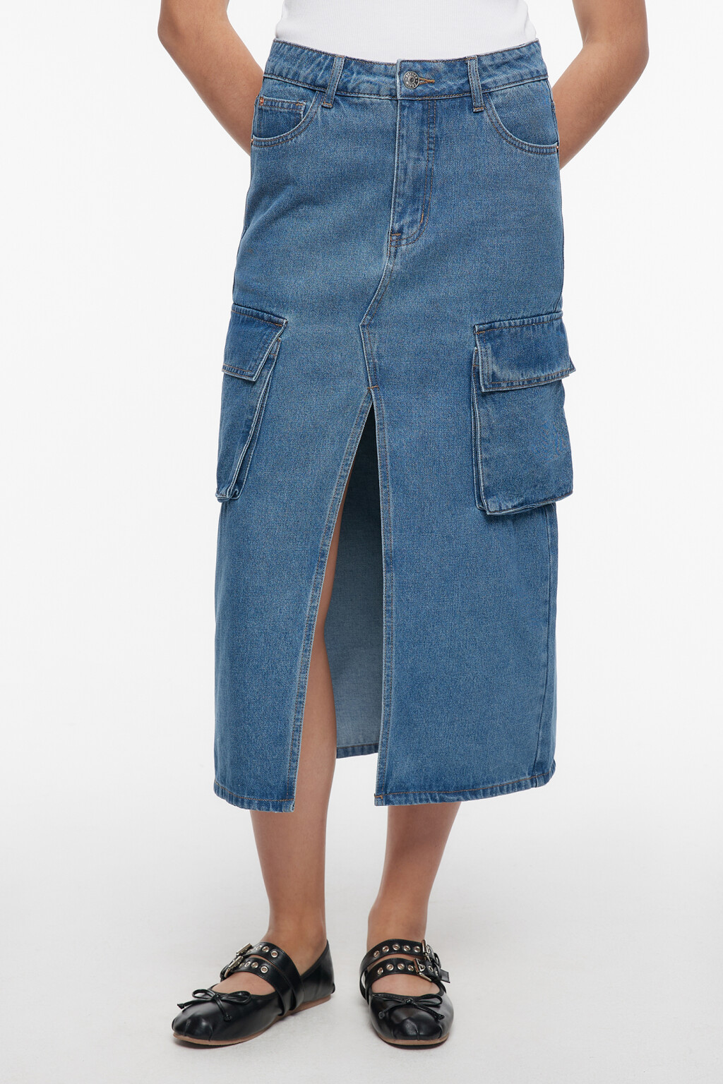 Юбка миди джинсовая прямая с карманами карго - цвет голубой - 2