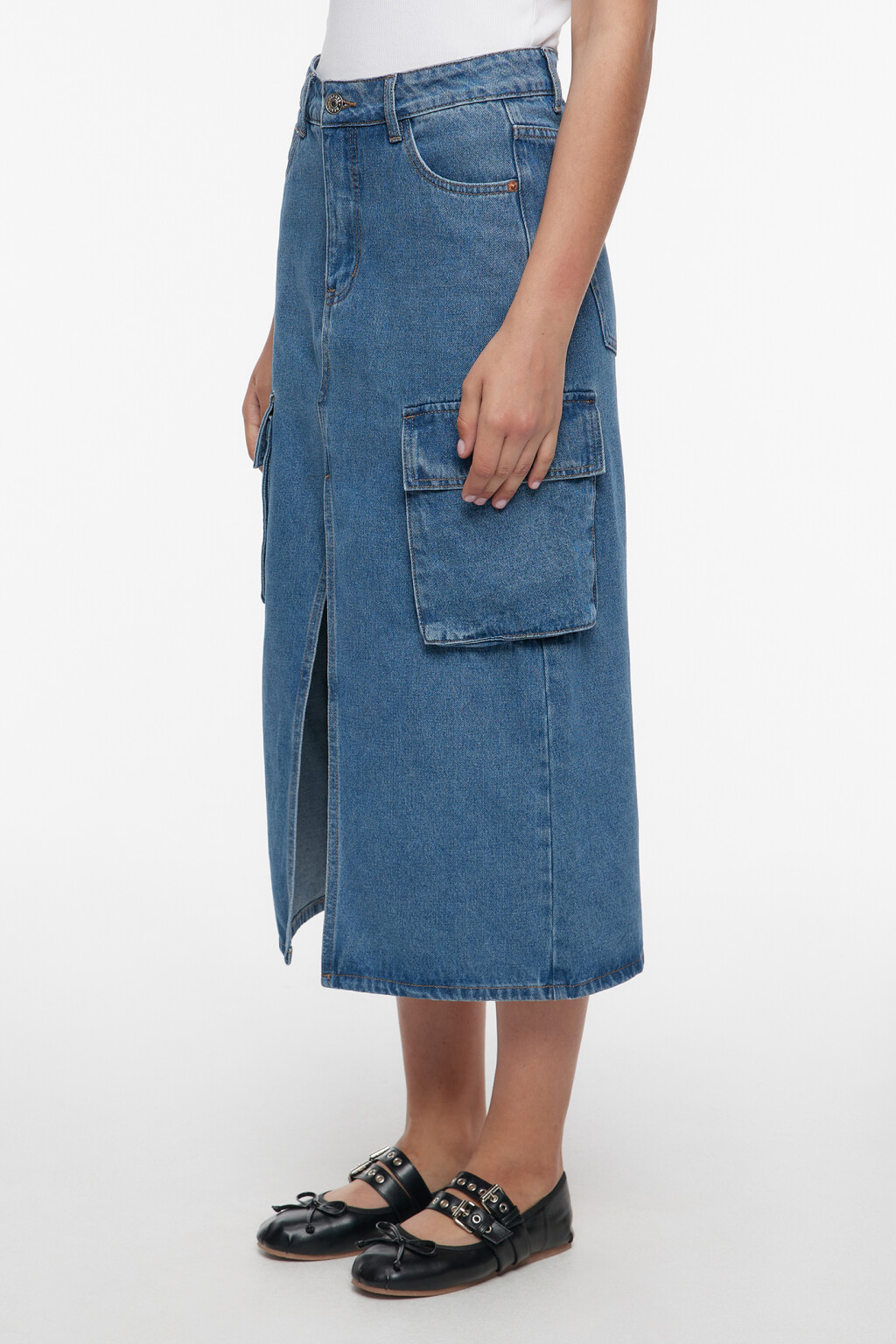 Юбка миди джинсовая прямая с карманами карго - цвет голубой - 3