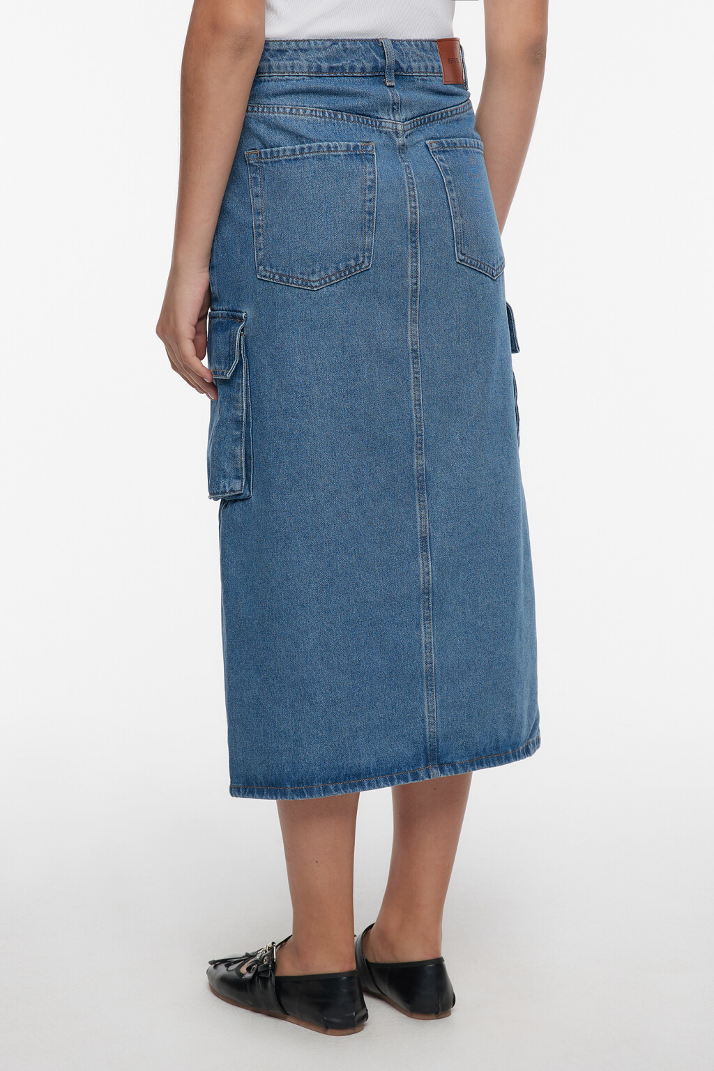 Юбка миди джинсовая прямая с карманами карго - цвет голубой - 4