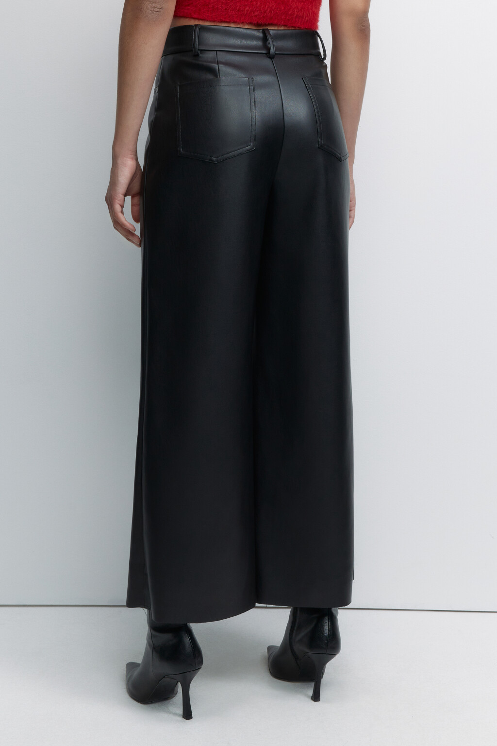 Брюки-кюлоты из искусственной кожи - цвет черный - 3
