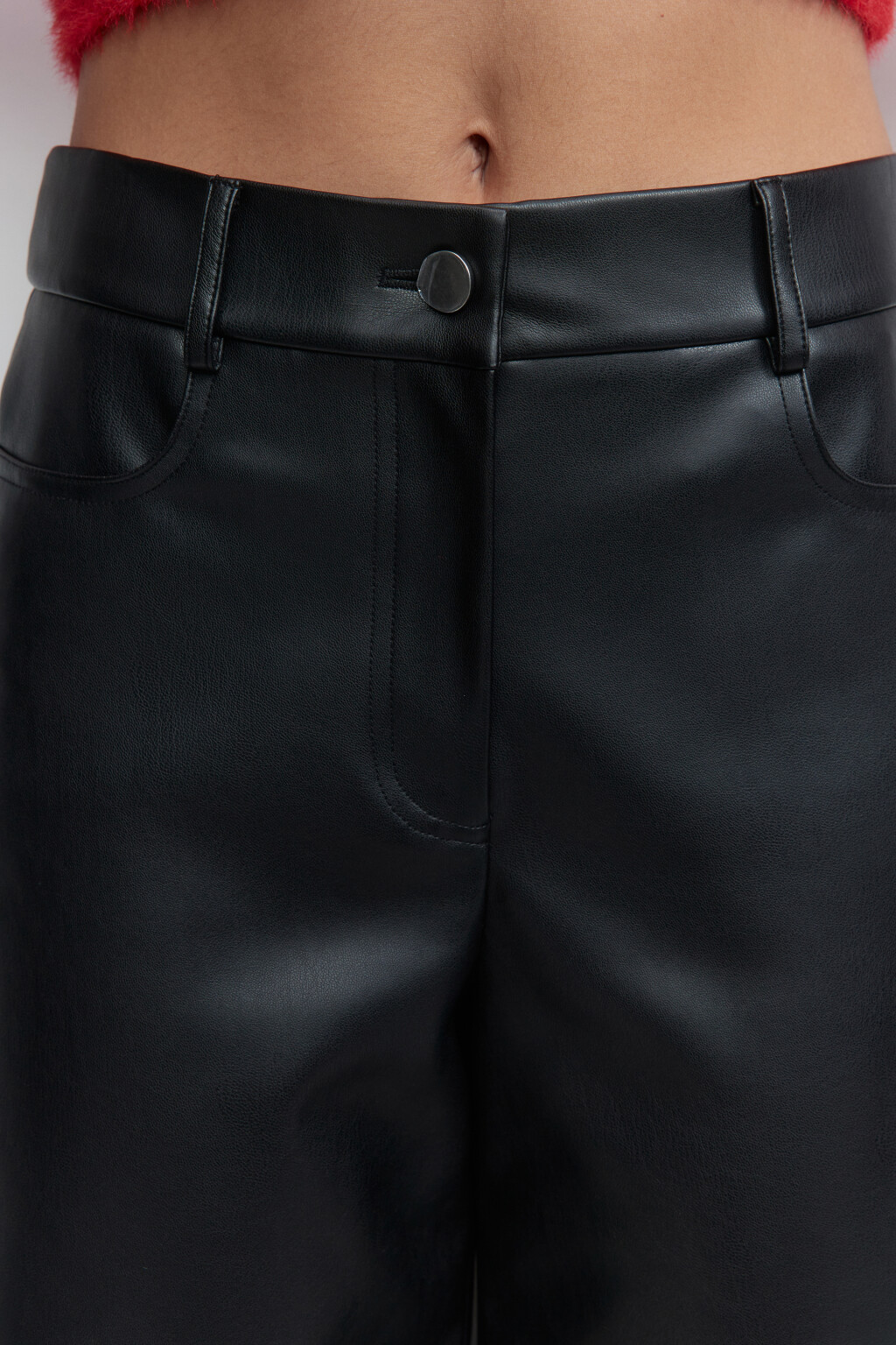 Брюки-кюлоты из искусственной кожи - цвет черный - 5