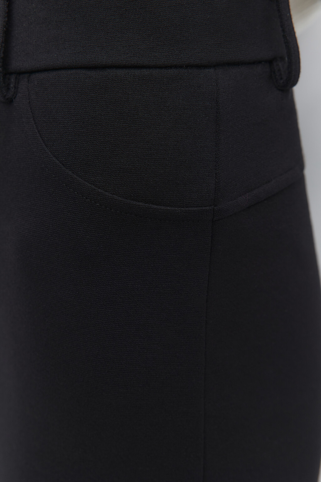 Брюки клеш вискозные с высокой посадкой и разрезами - цвет черный - 6