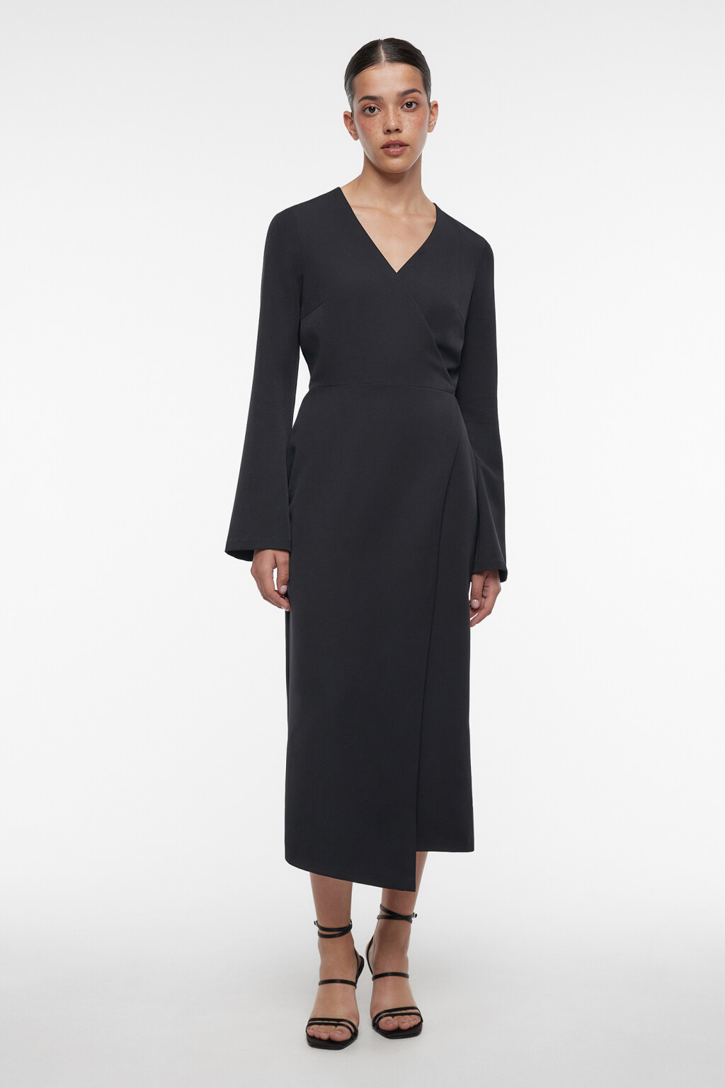 Платье миди с запахом и расклешенными рукавами - цвет черный - 2