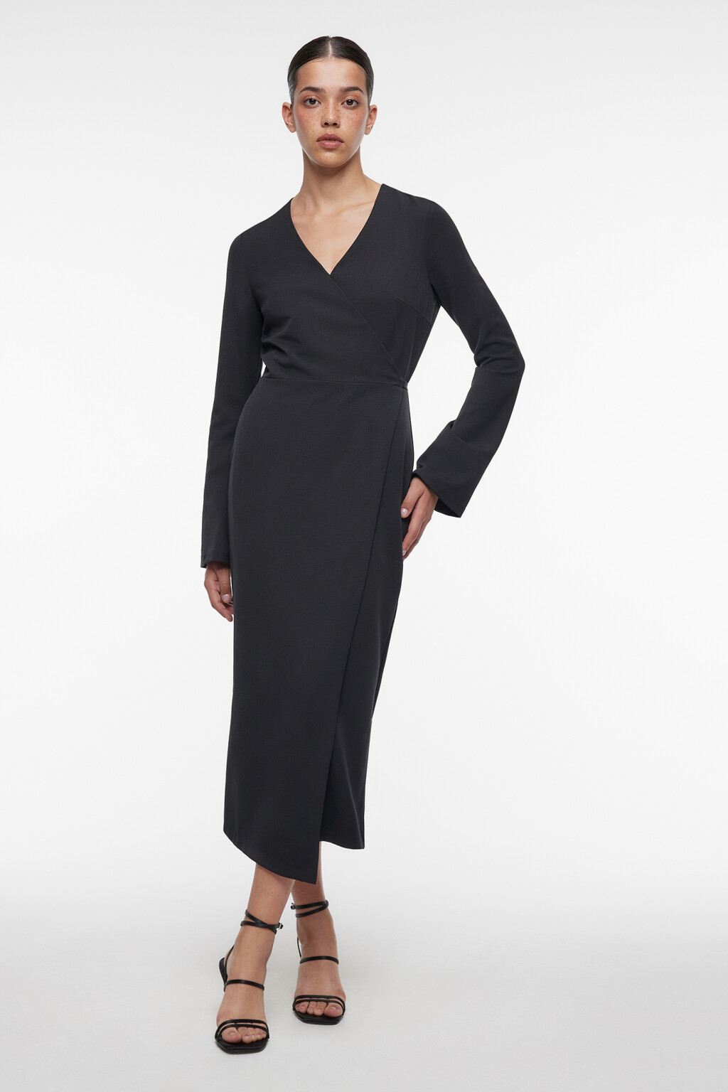 Платье миди с запахом и расклешенными рукавами - цвет черный - 1