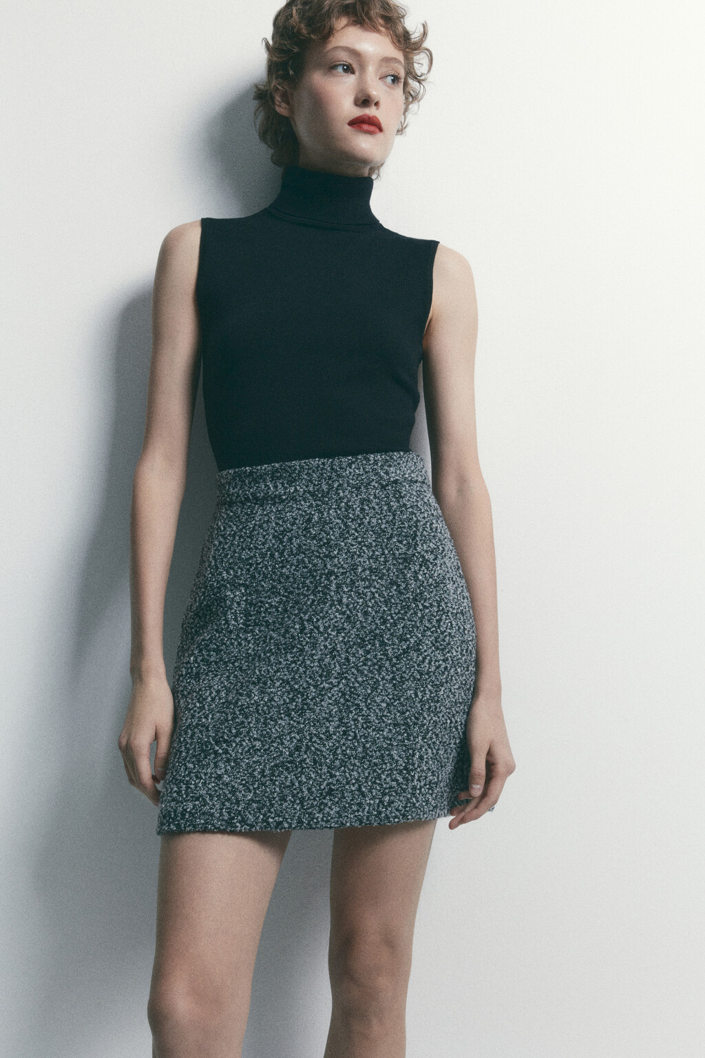 Юбка-карандаш мини прямая из ткани букле - цвет черный - 7