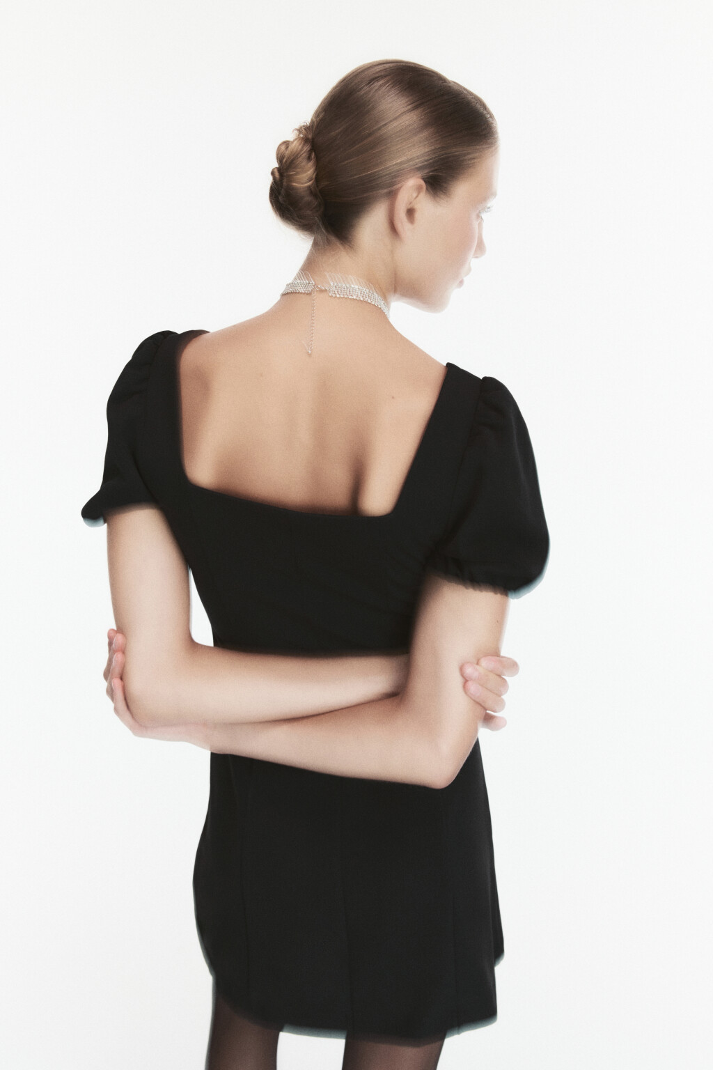 Платье мини креповое с рукавами-фонариками - цвет черный - 4