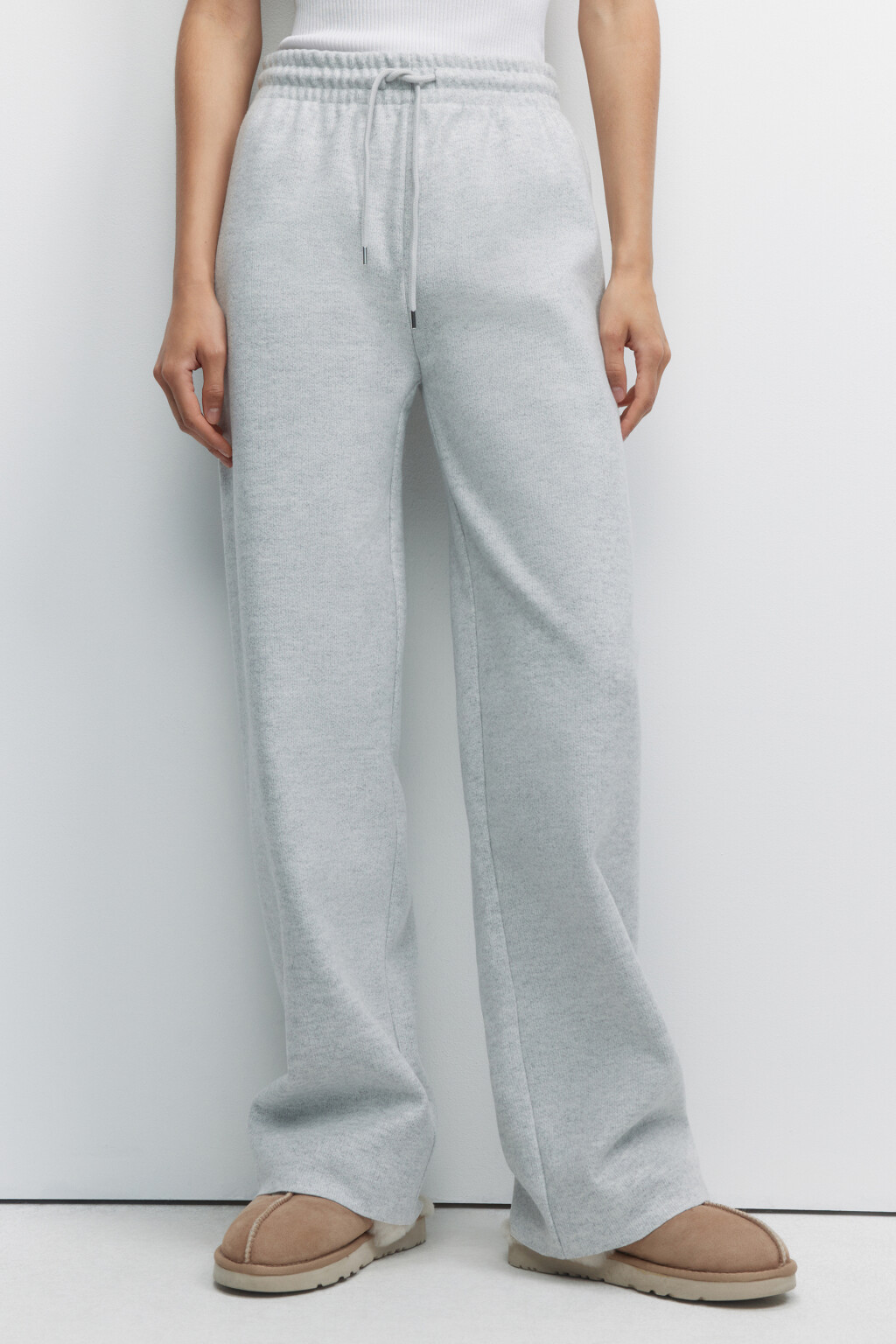Брюки широкие трикотажные с поясом на резинке - цвет серый - 3