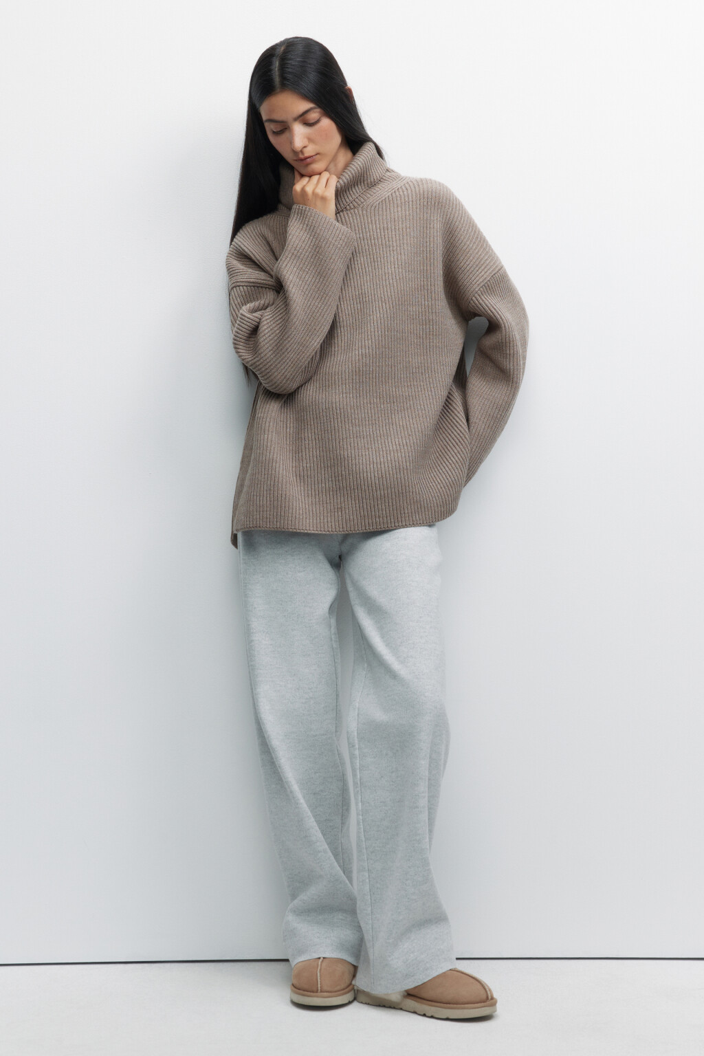 Брюки широкие трикотажные с поясом на резинке - цвет серый - 2