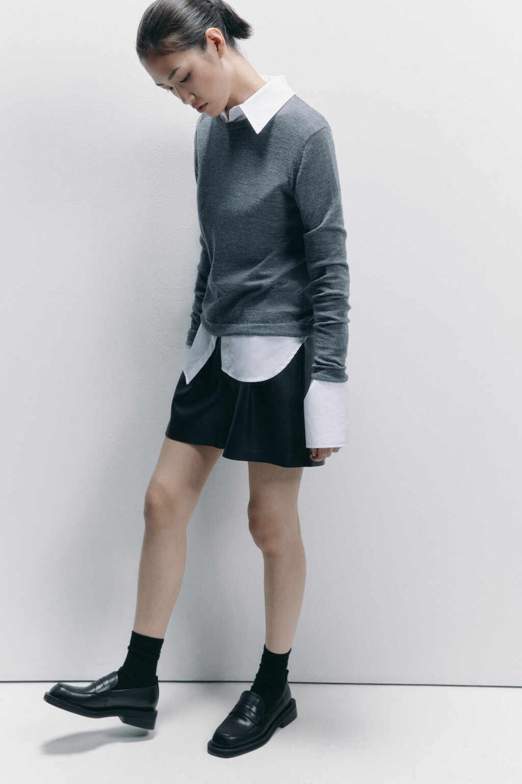 Шорты из искусственной кожи со складками на поясе - цвет черный - 1