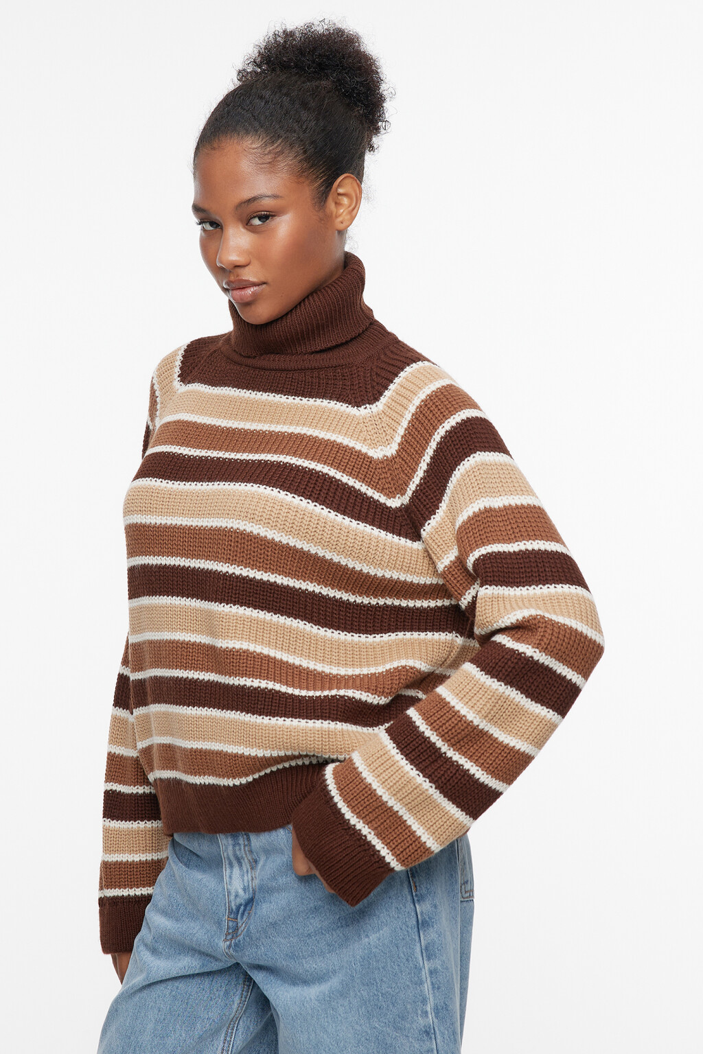 Свитер вязаный в полоску с принтом-вышивкой - цвет бежевый - 2