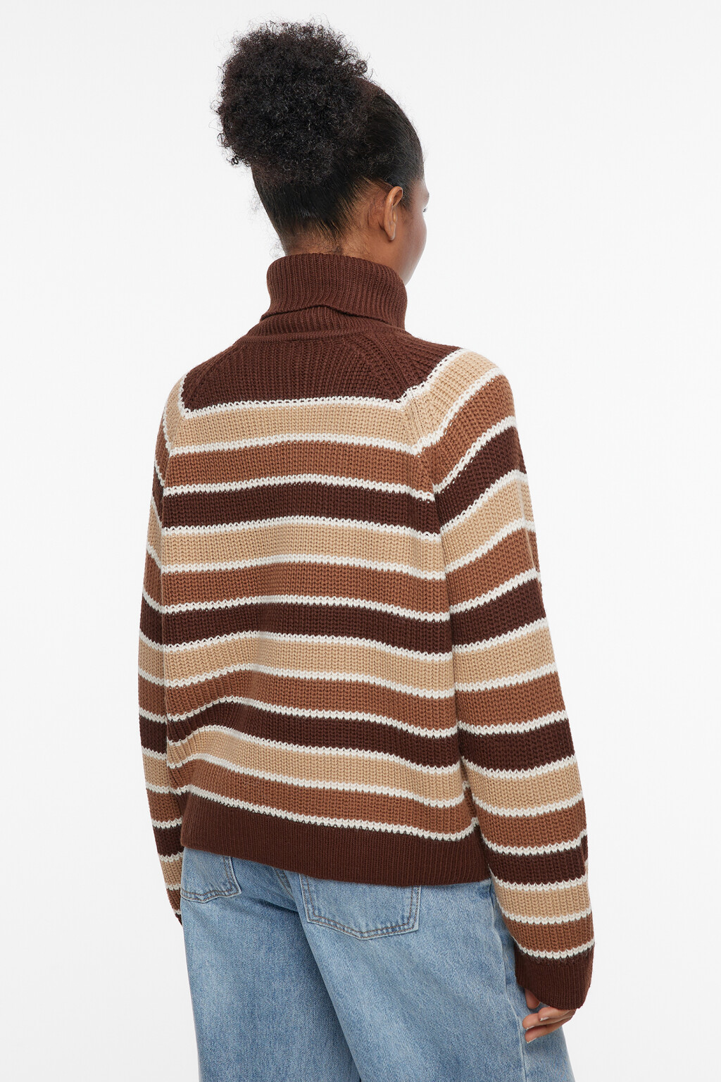 Свитер вязаный в полоску с принтом-вышивкой - цвет бежевый - 3