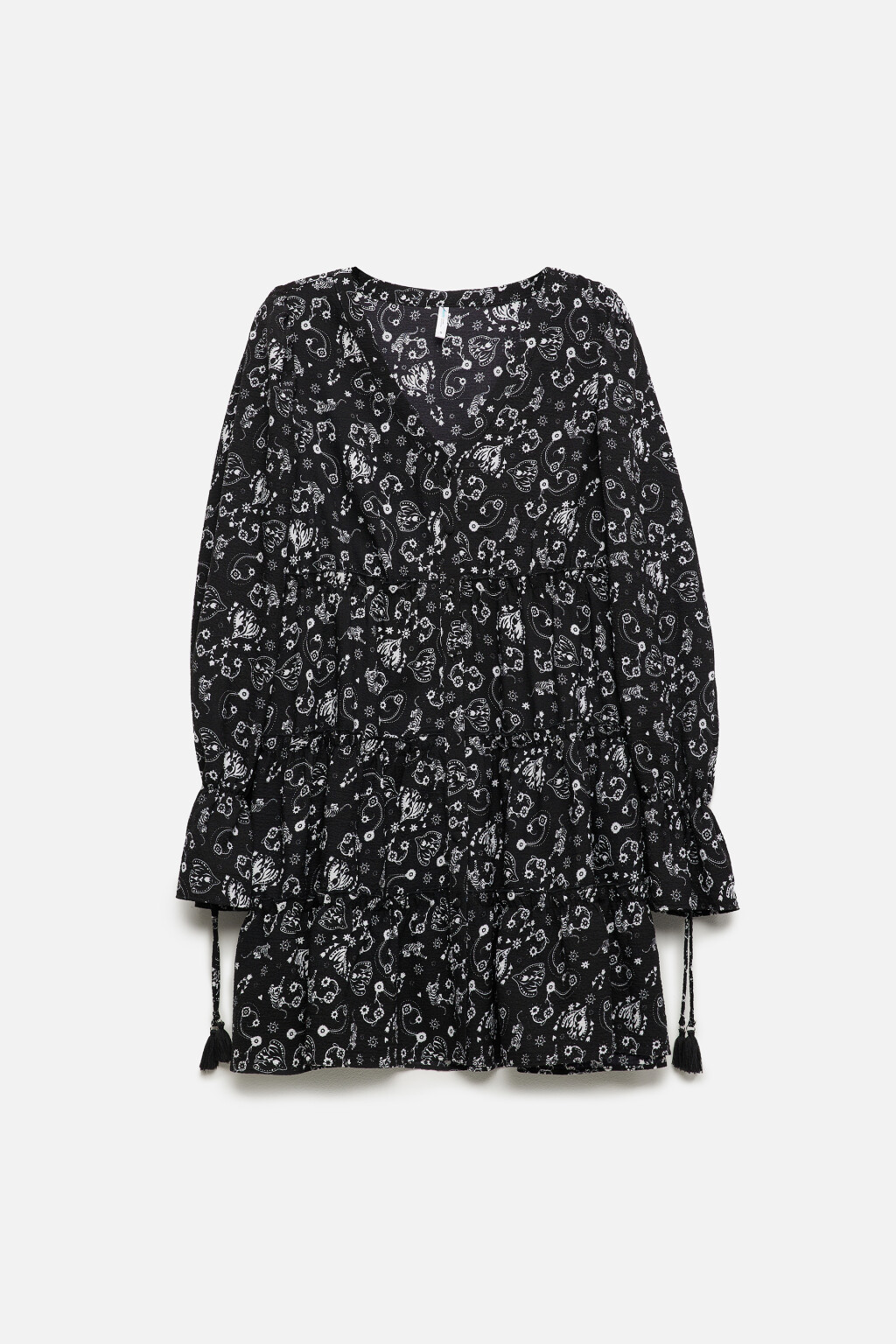 Платье А-силуэта мини с кисточками на рукавах - цвет черный - 7