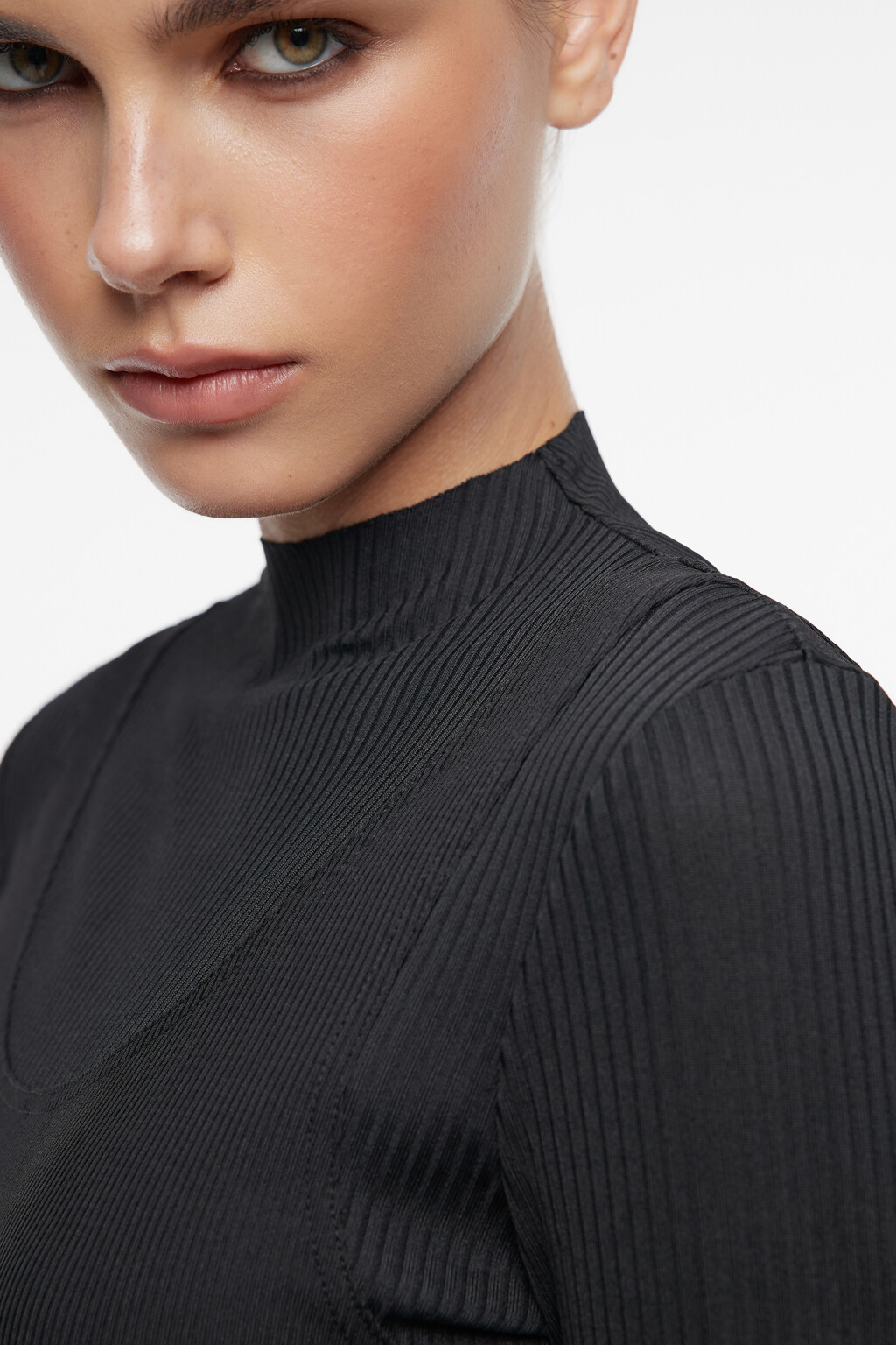 Платье-лапша миди облегающее в рубчик с разрезом - цвет черный - 7