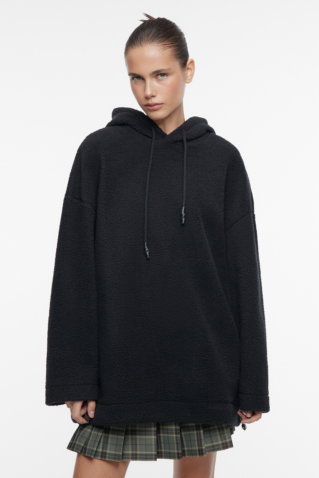 Худи oversize флисовая с капюшоном и карманами - цвет черный - 1