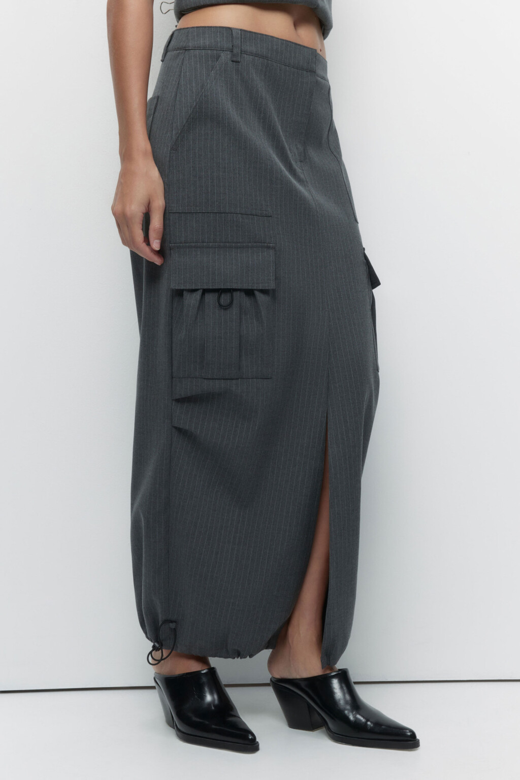 Юбка макси прямая с разрезом и накладными карманами - цвет серый - 3