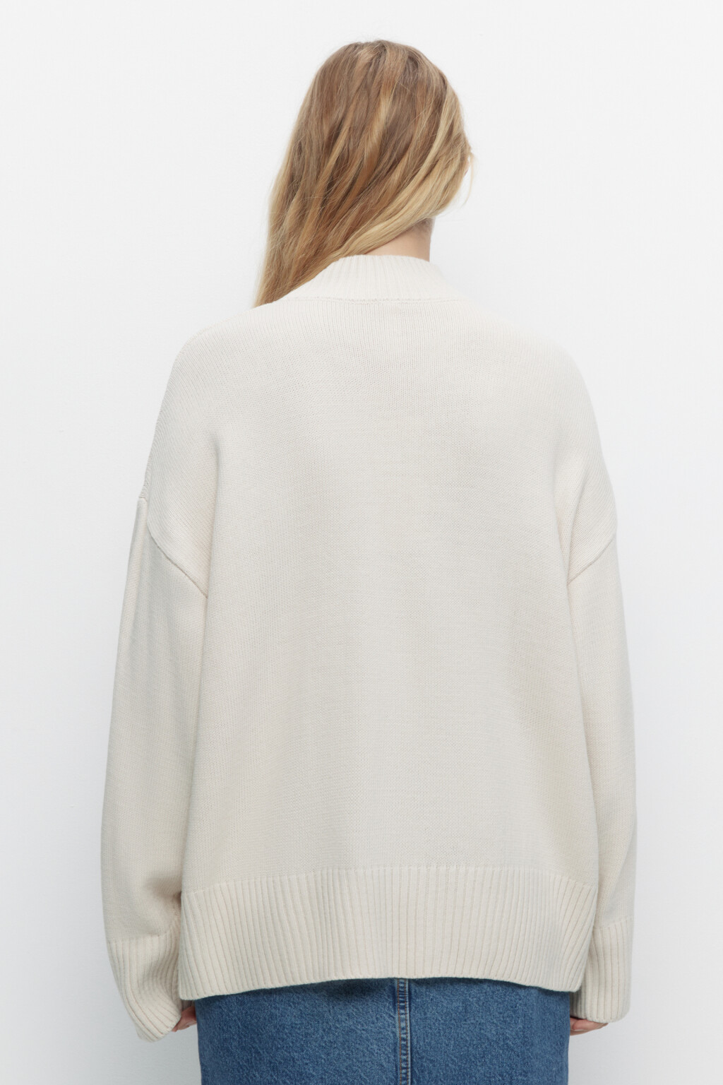 Свитер oversize вязаный с принтом-розой - цвет бежевый - 3