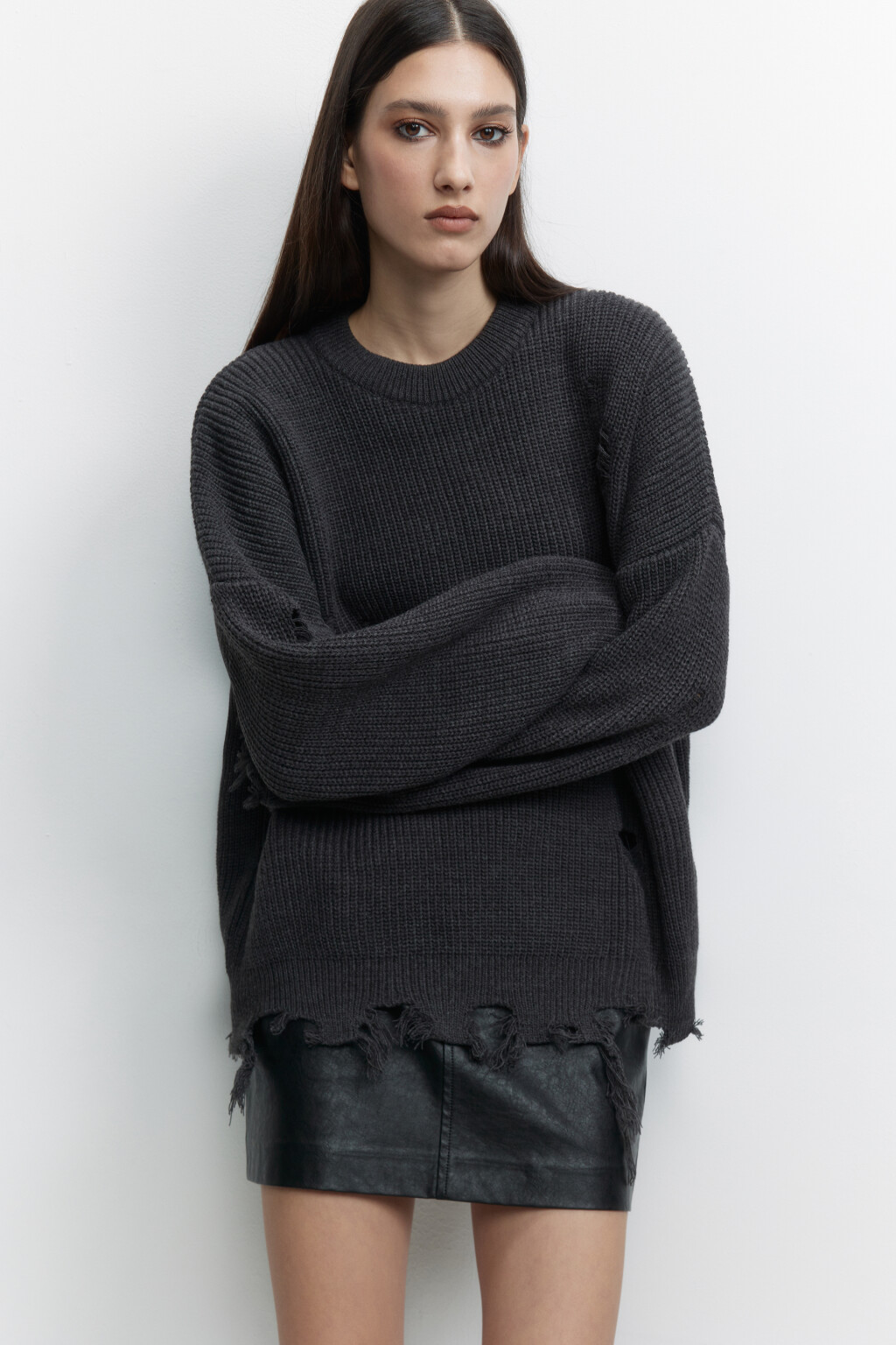Свитер oversize вязаный рваный в стиле гранж - цвет серый - 4