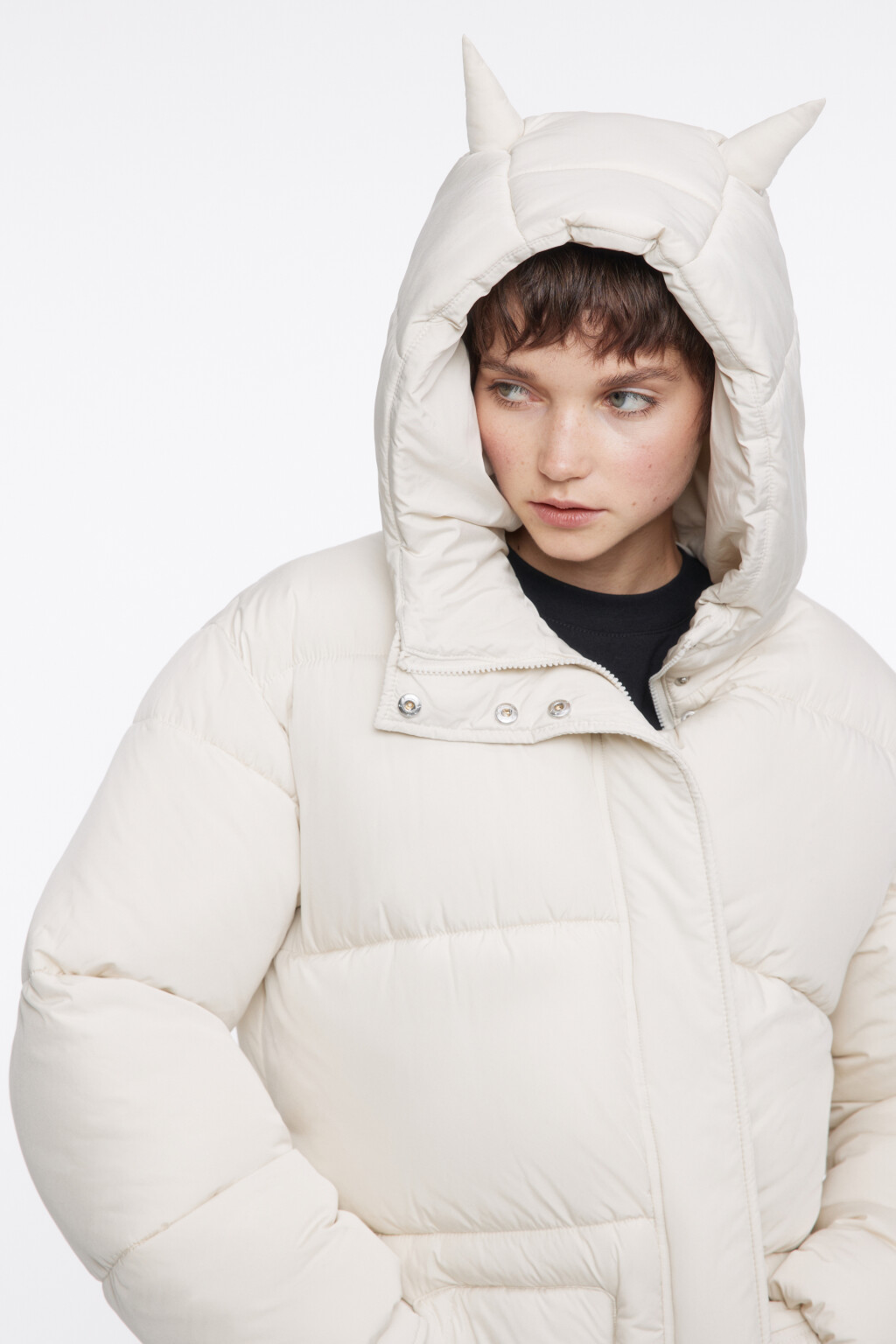 Куртка стеганая с поясом и ушками на капюшоне - цвет молочный - 1