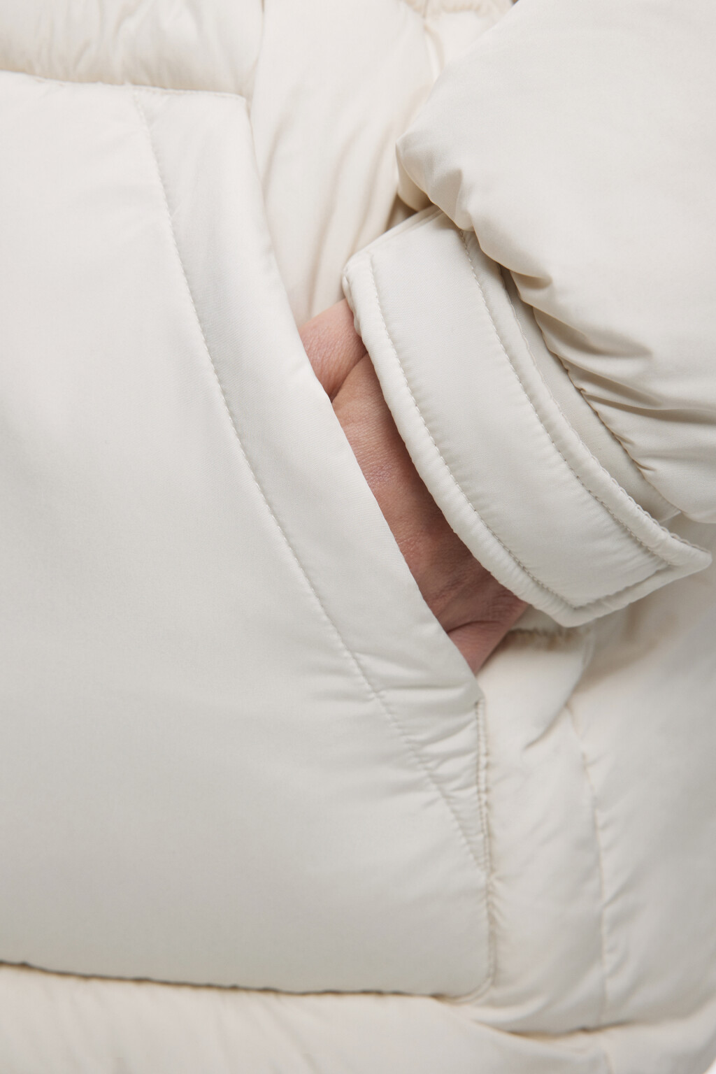 Куртка стеганая с поясом и ушками на капюшоне - цвет молочный - 8