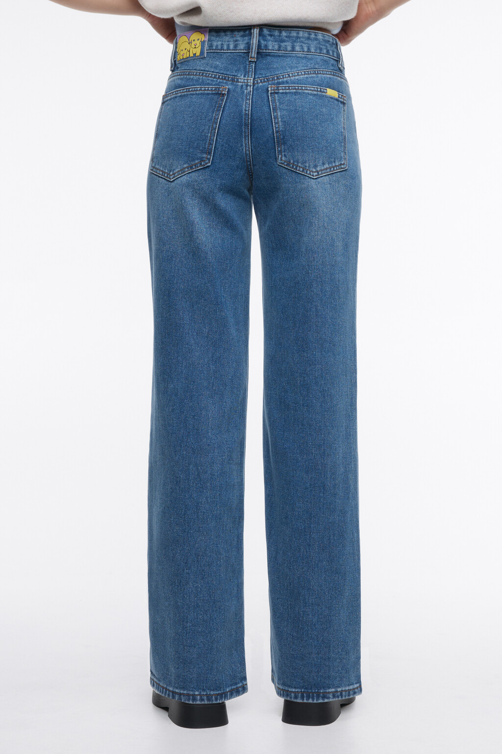 Джинсы широкие с патчем с собачками - цвет голубой - 5