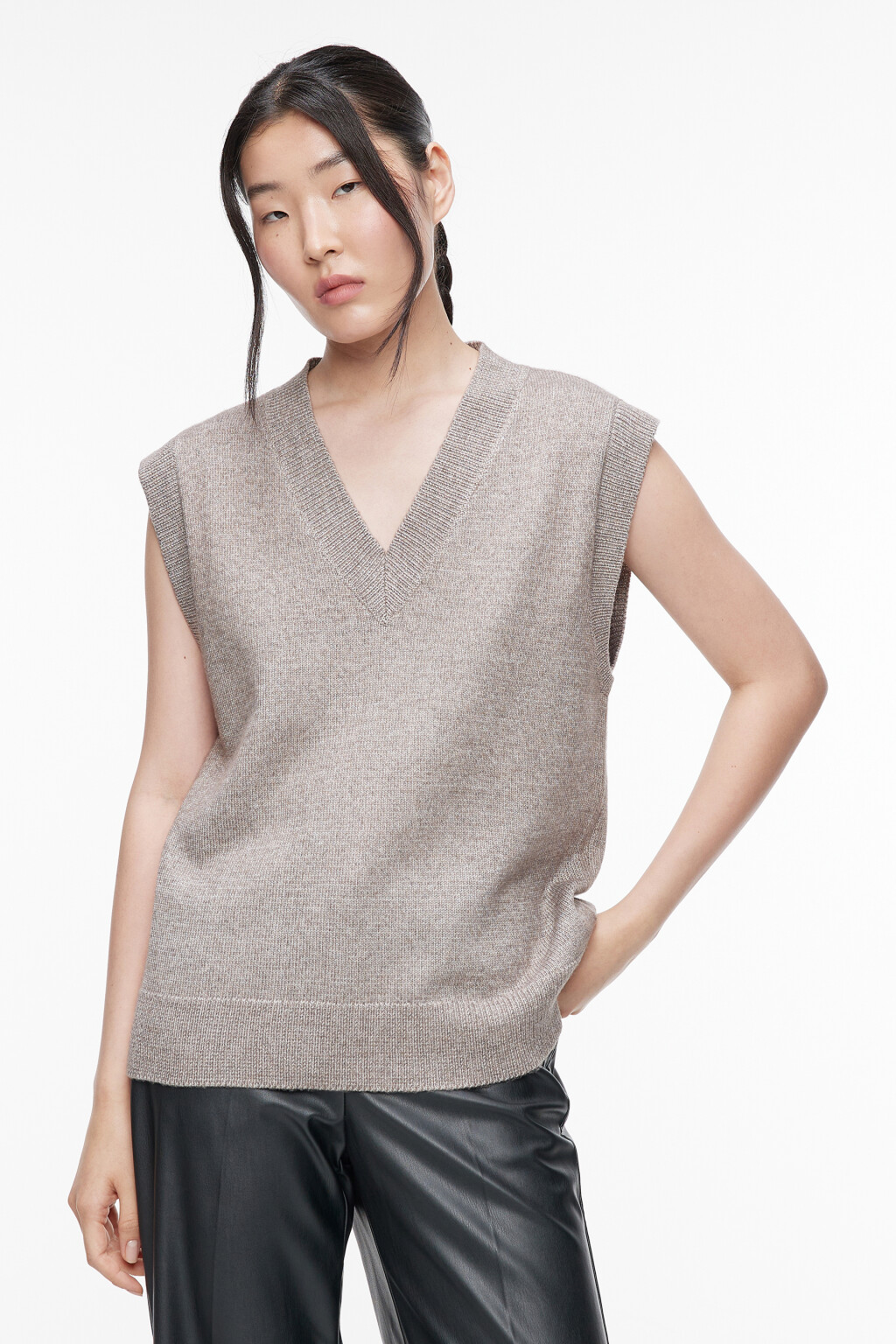 Жилетка вязаная свободная с V-вырезом - цвет бежевый - 3