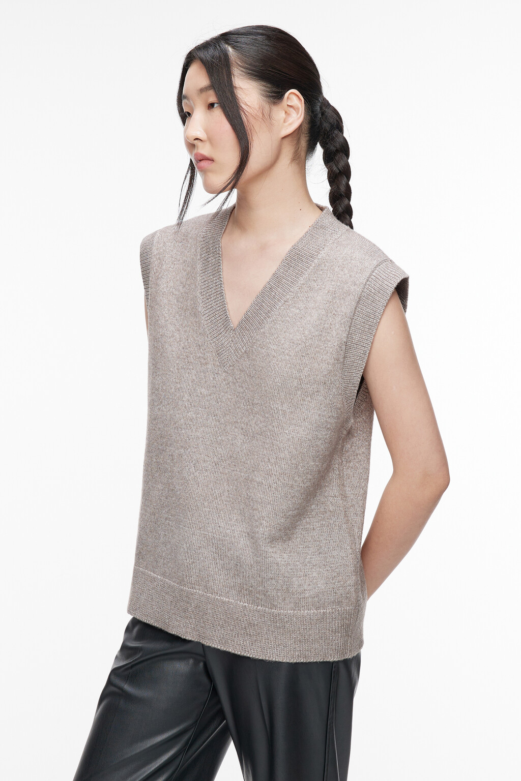 Жилетка вязаная свободная с V-вырезом - цвет бежевый - 4