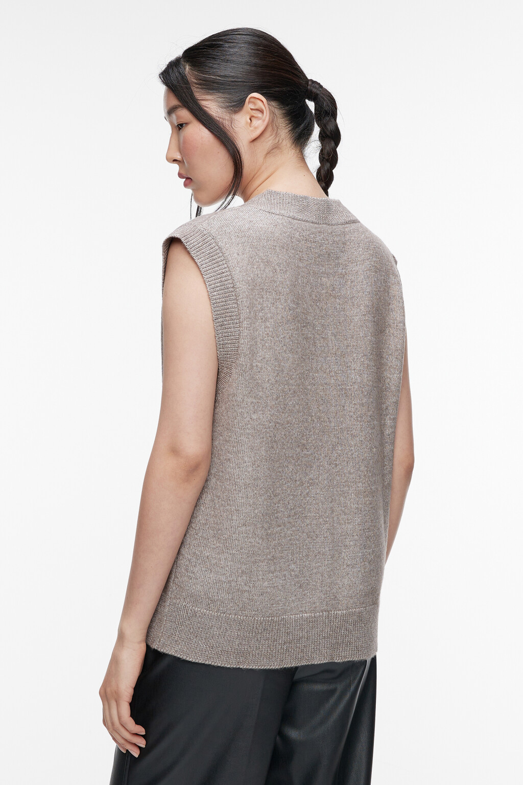 Жилетка вязаная свободная с V-вырезом - цвет бежевый - 5