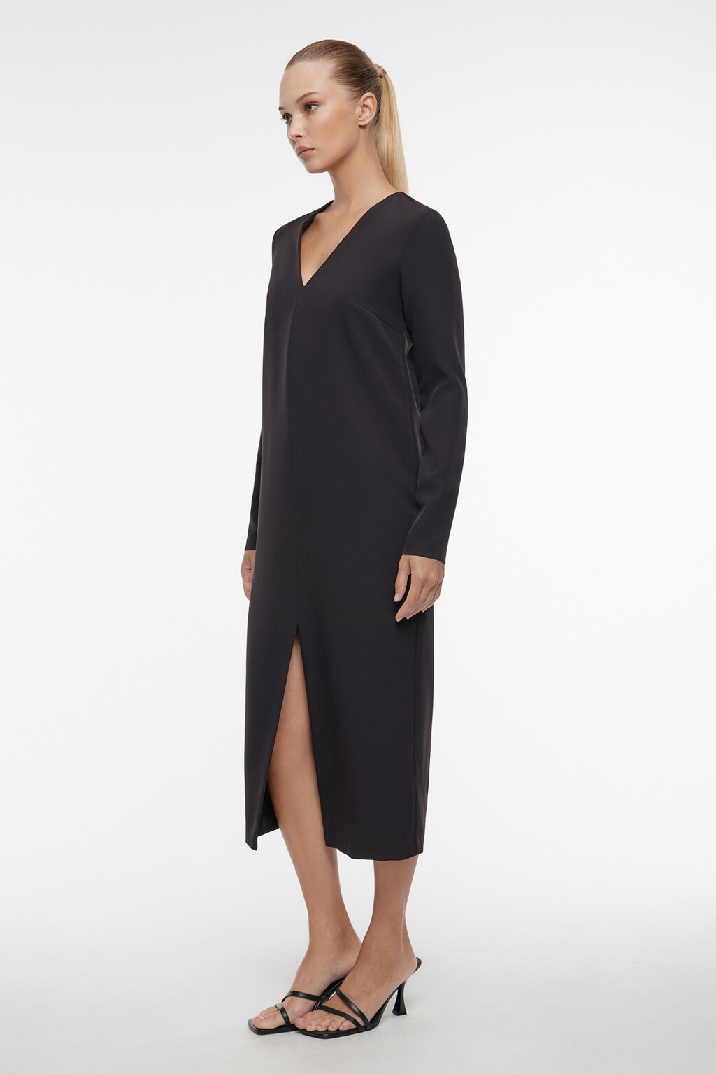Платье миди прямое с длинными рукавами и разрезом - цвет черный - 4