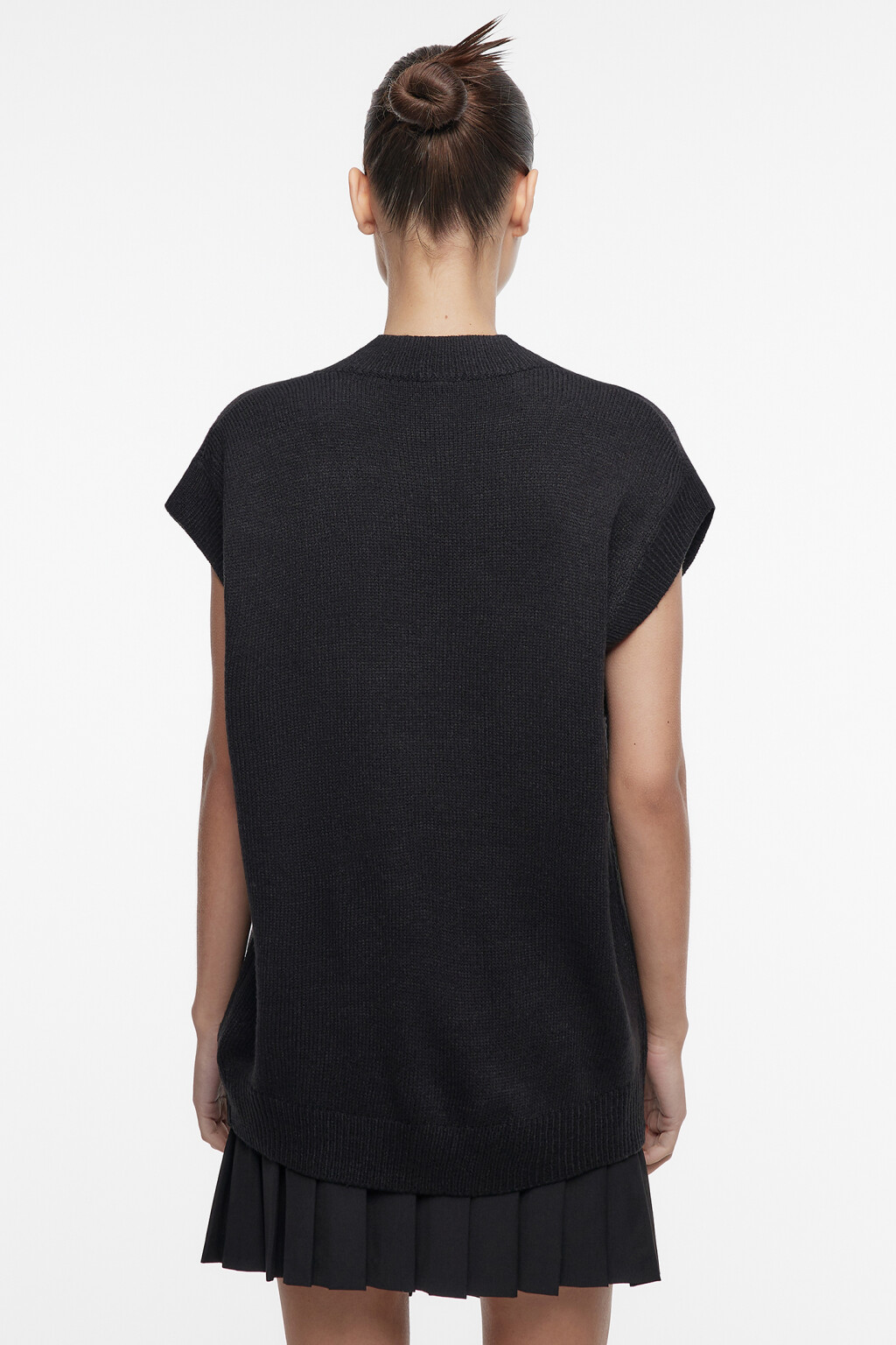 Жилет oversize тонкой вязки с V-вырезом - цвет черный - 4