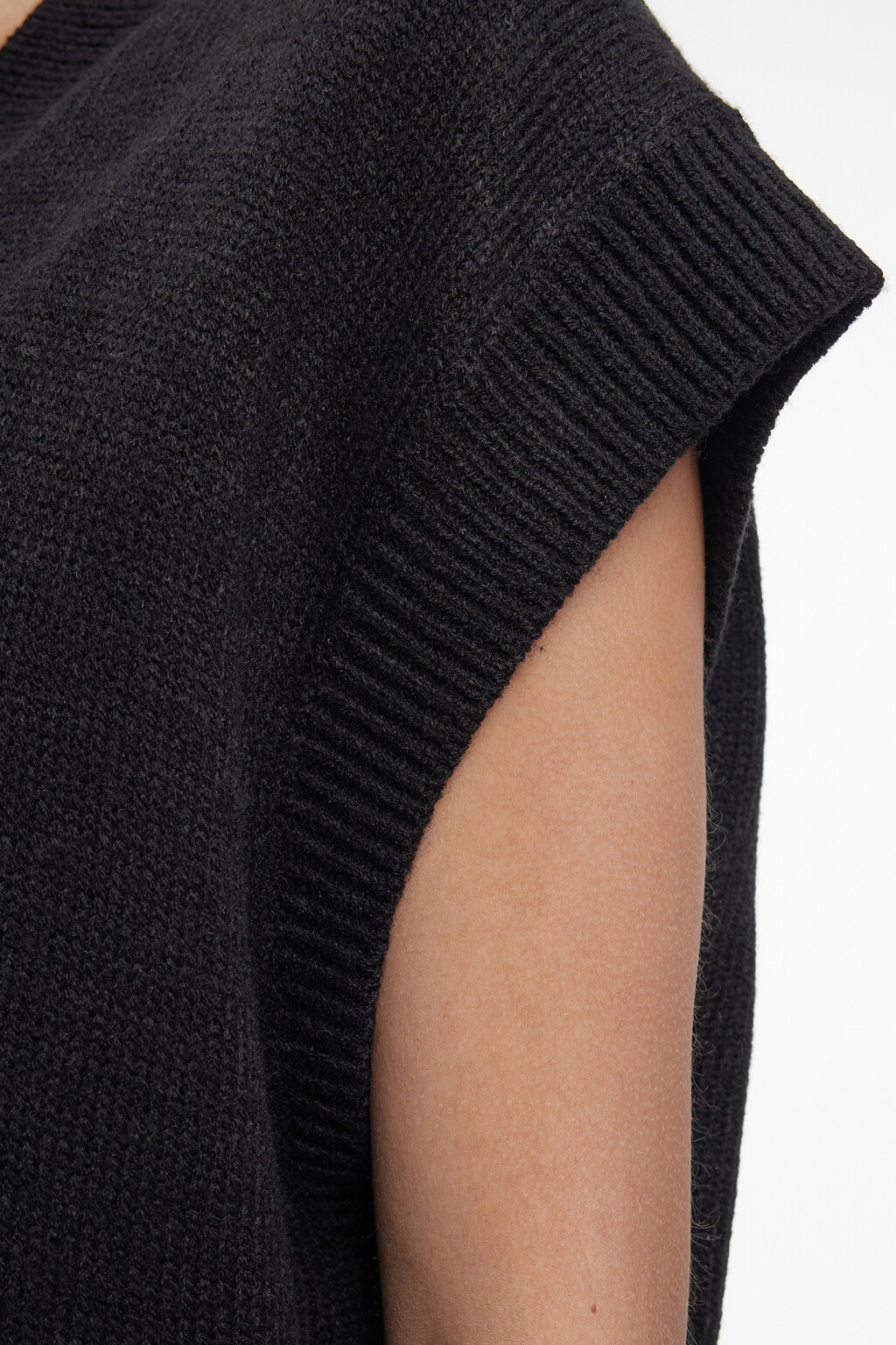 Жилет oversize тонкой вязки с V-вырезом - цвет черный - 6