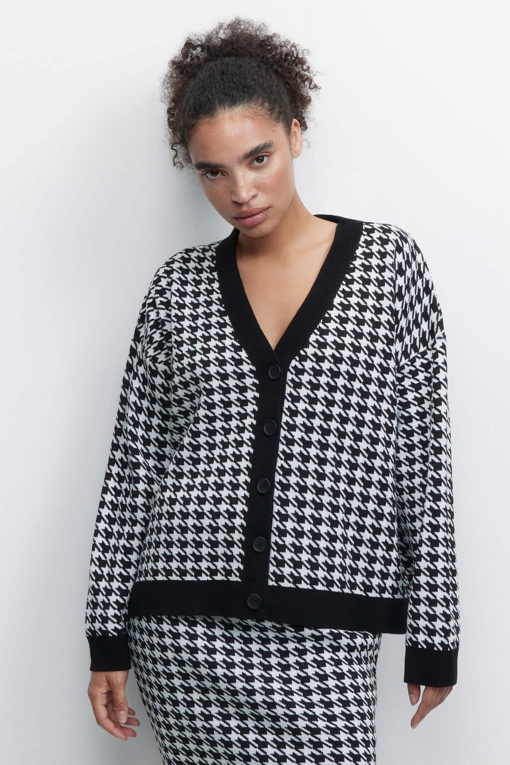 Кардиган вязаный свободный с принтом гусиная лапка - цвет черный - 2