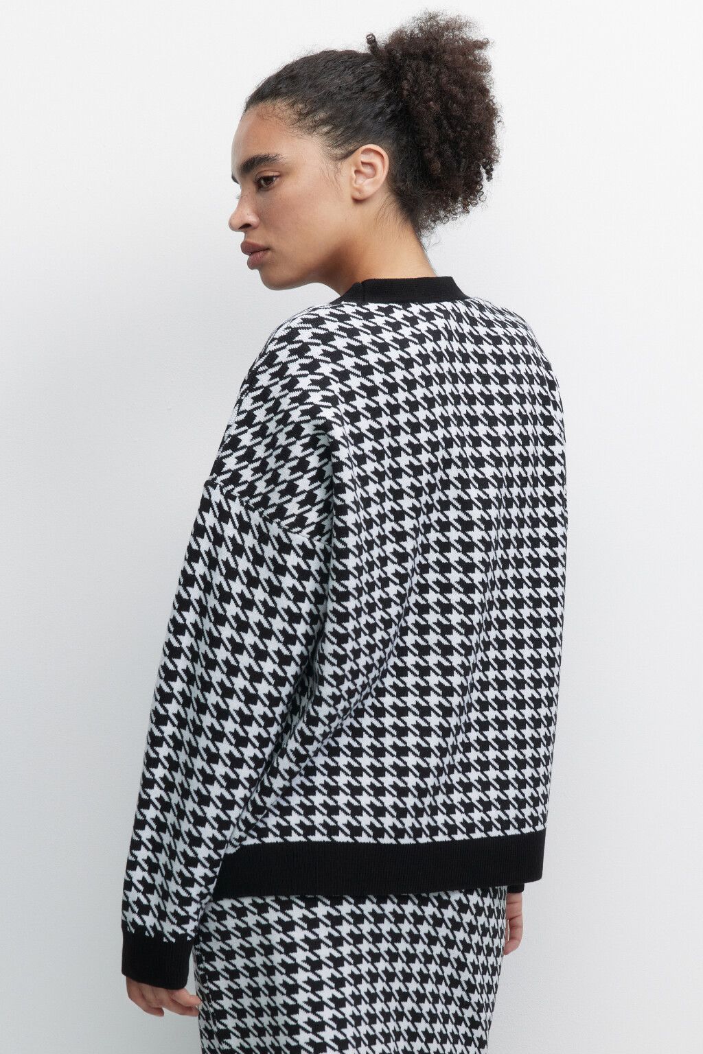 Кардиган вязаный свободный с принтом гусиная лапка - цвет черный - 4