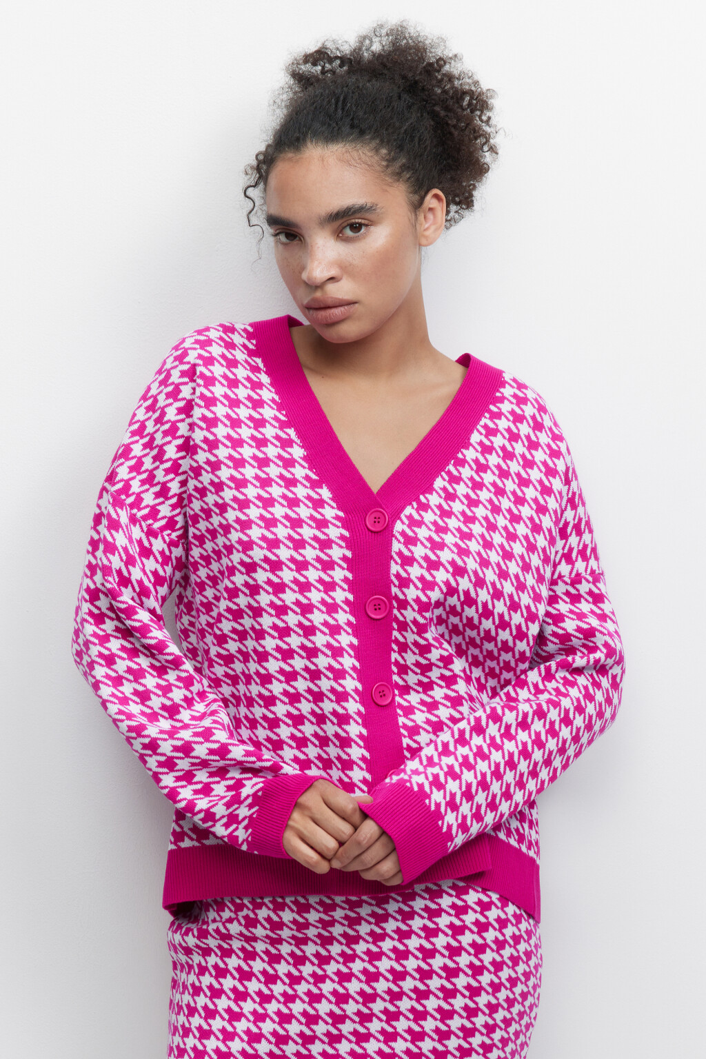 Кардиган вязаный свободный с принтом гусиная лапка - цвет розовый - 1