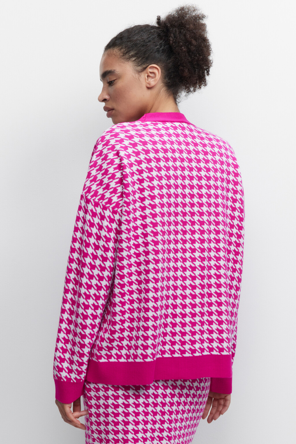 Кардиган вязаный свободный с принтом гусиная лапка - цвет розовый - 3