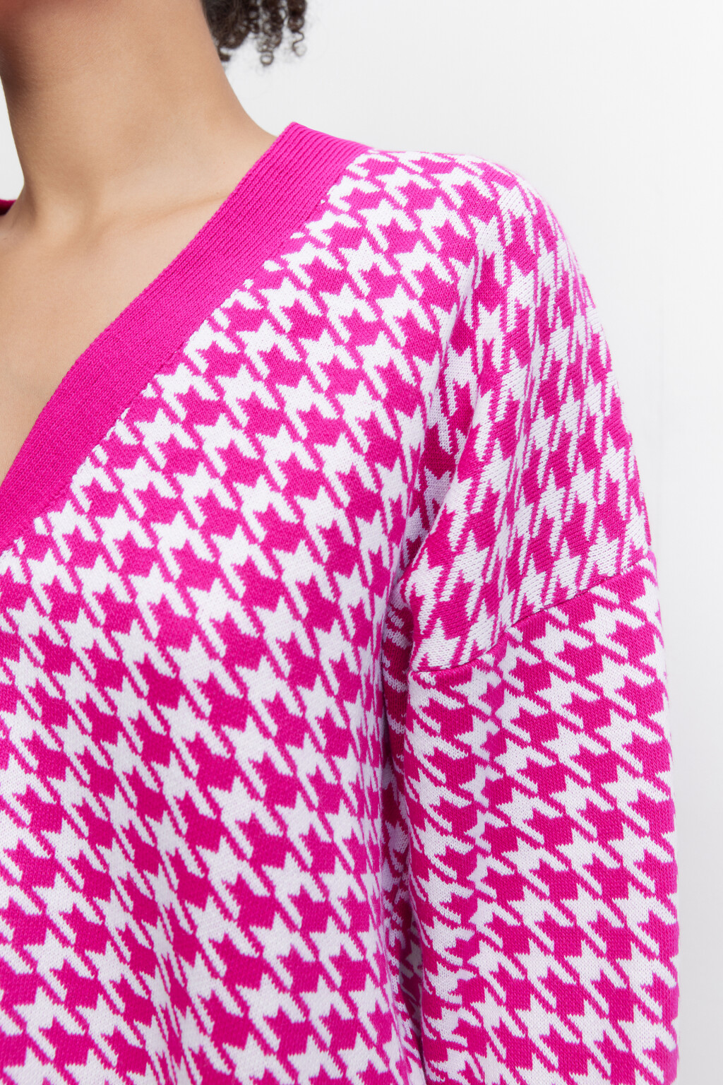 Кардиган вязаный свободный с принтом гусиная лапка - цвет розовый - 6