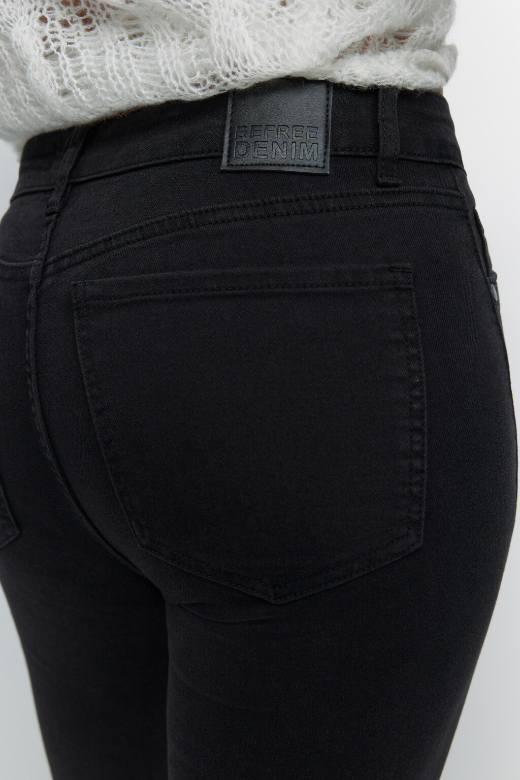 Джинсы slim зауженные укороченные со средней посадкой - цвет черный - 5