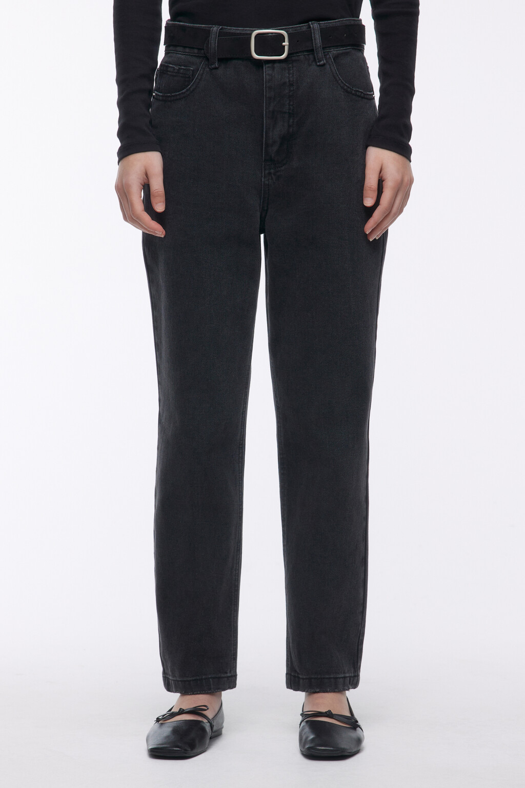 Джинсы mom's с ремнем из искусственной кожи - цвет черный - 2