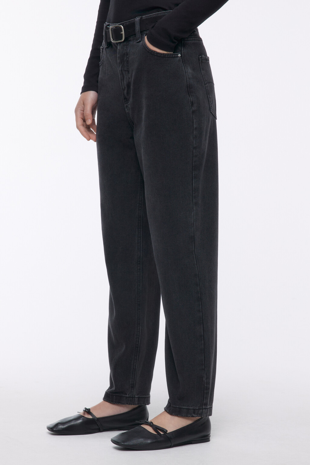 Джинсы mom's с ремнем из искусственной кожи - цвет черный - 3