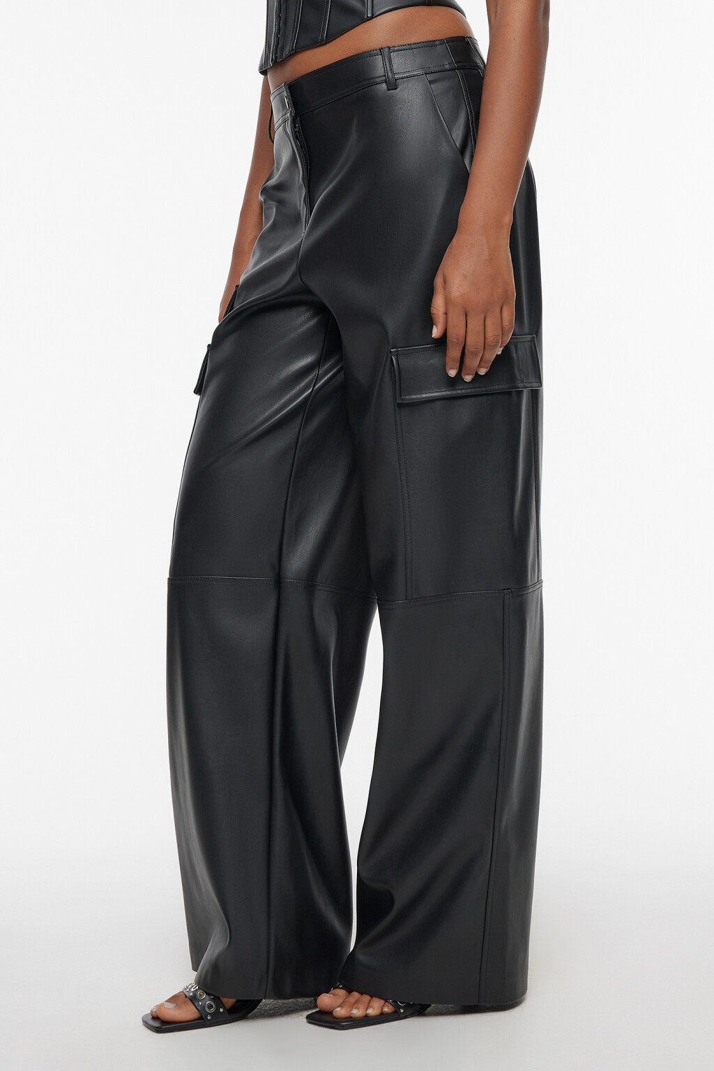 Брюки карго широкие из искусственной кожи со средней посадкой - цвет черный - 3