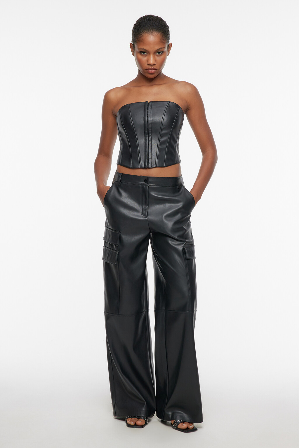 Брюки карго широкие из искусственной кожи со средней посадкой - цвет черный - 5