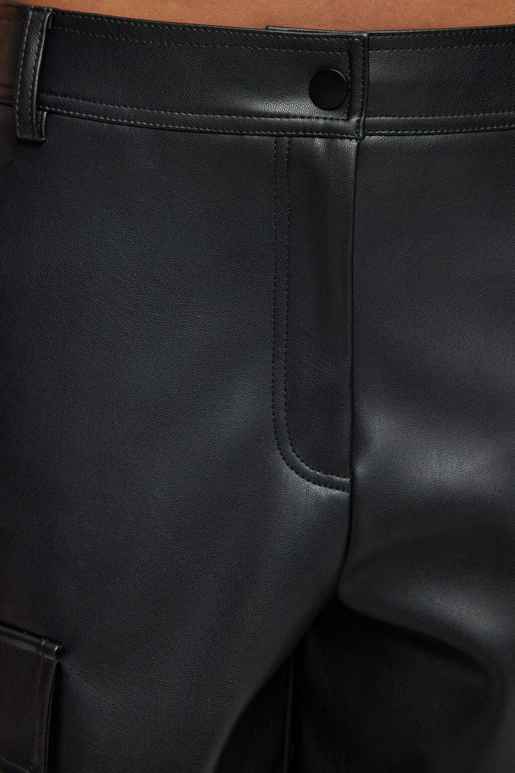 Брюки карго широкие из искусственной кожи со средней посадкой - цвет черный - 6