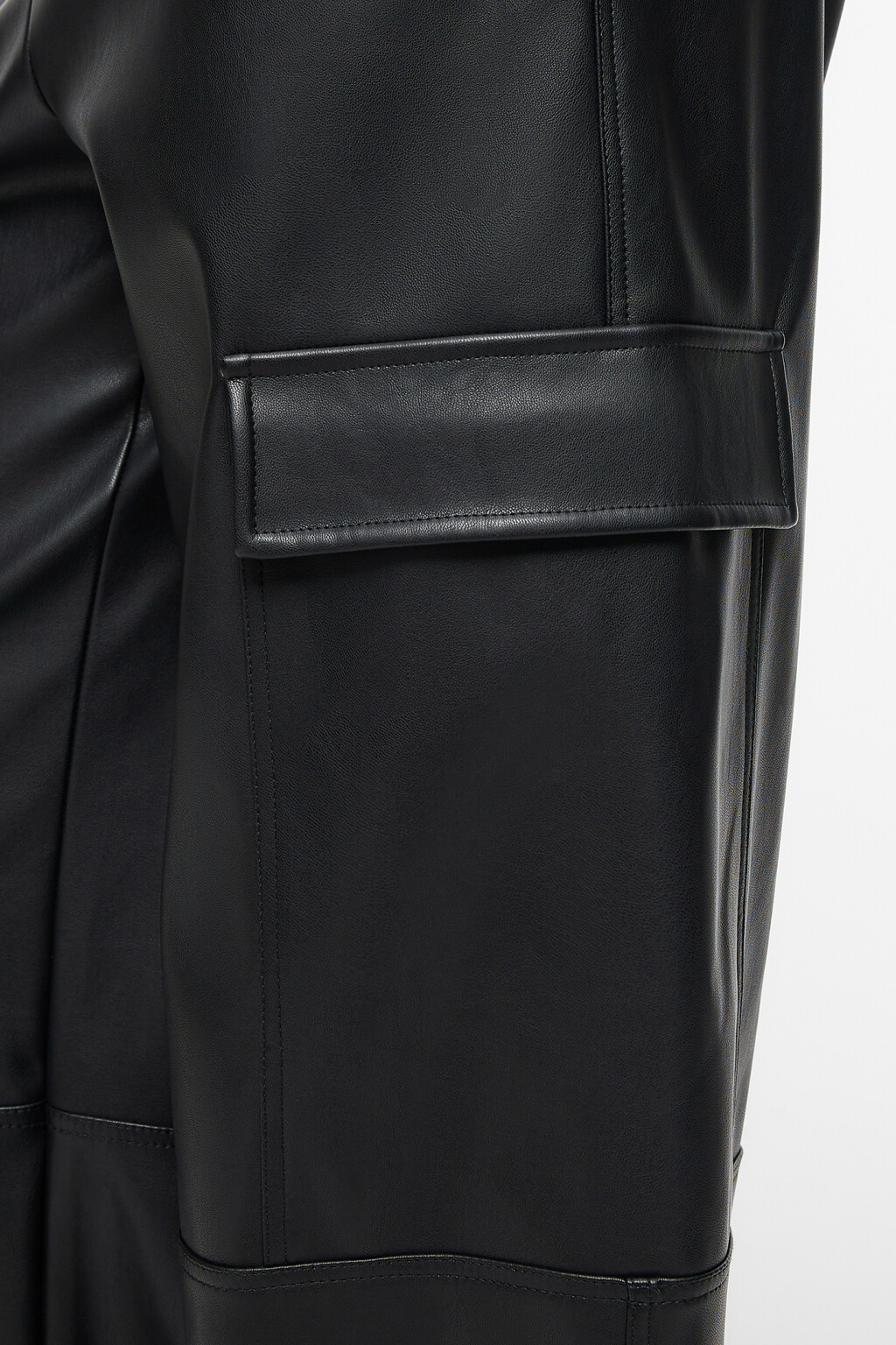 Брюки карго широкие из искусственной кожи со средней посадкой - цвет черный - 7