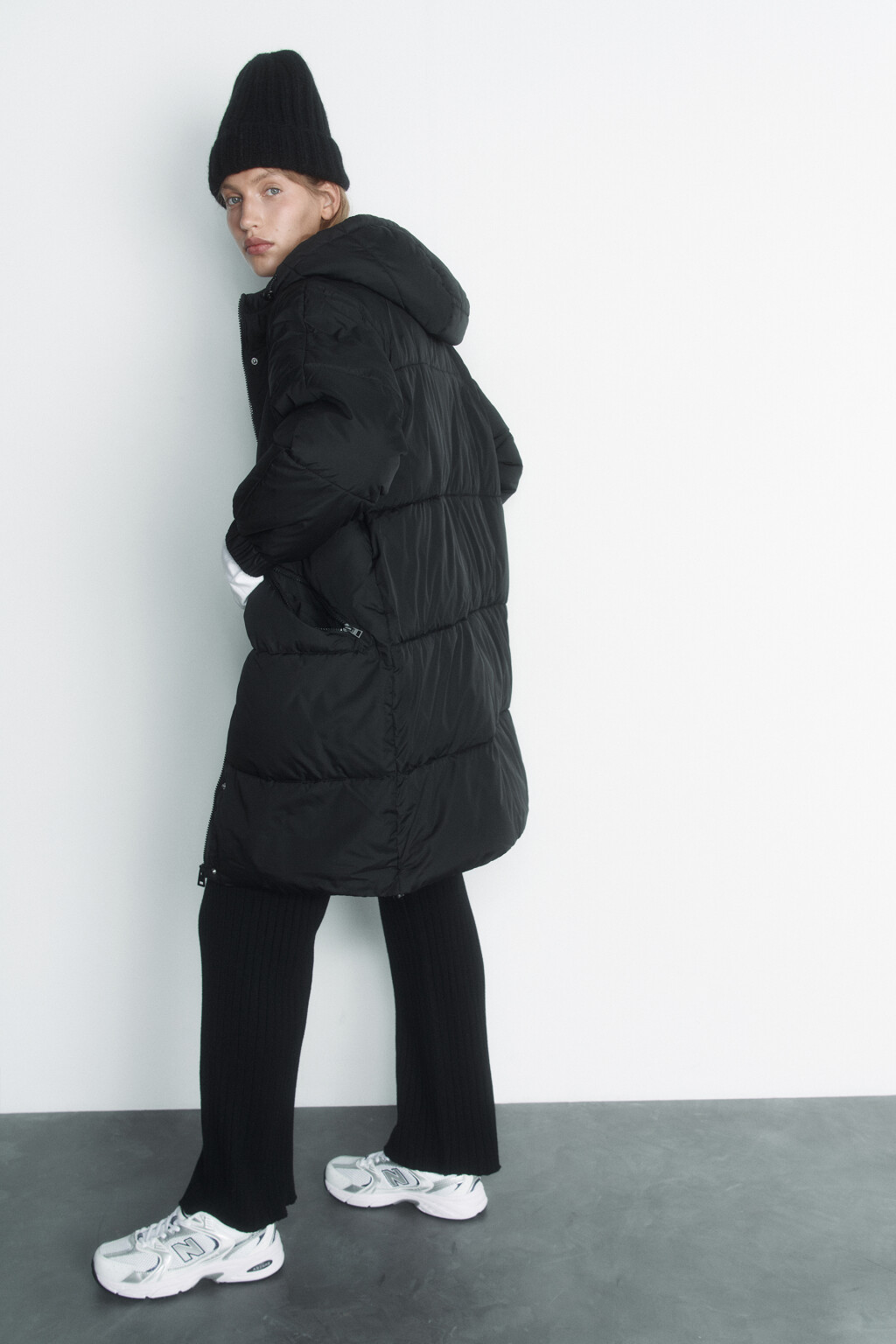 Пальто стеганое дутое с капюшоном и воротником - цвет черный - 11