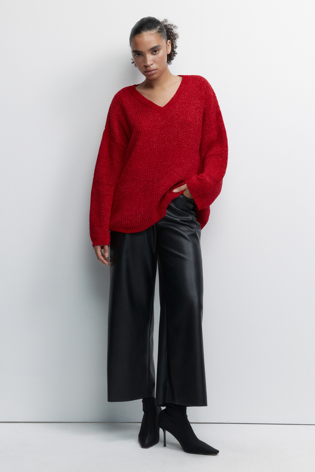 Джемпер oversize крупной вязки с v-вырезом 2341462886, цвет: красный ...