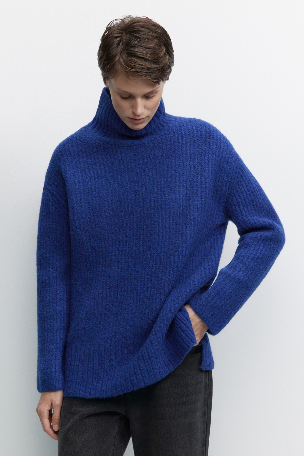 Свитер oversize в рубчик с воротником-стойкой - цвет синий - 2