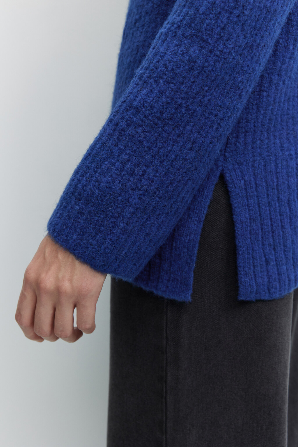 Свитер oversize в рубчик с воротником-стойкой - цвет синий - 6